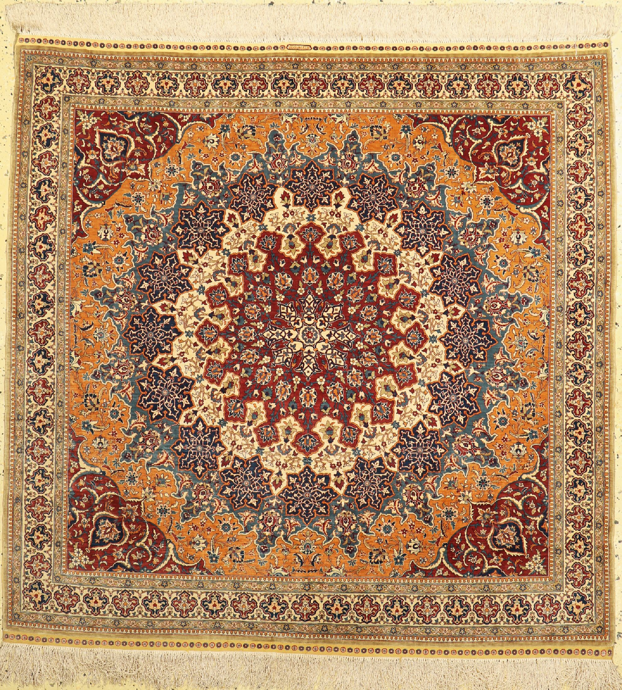 Hereke Seide fein Türkei, signiert(Özipek),um 1950, reine Naturseide, ca. 145 x 145 cm, ca. 1,0 Mio. Kn/qm, EHZ: 1-2