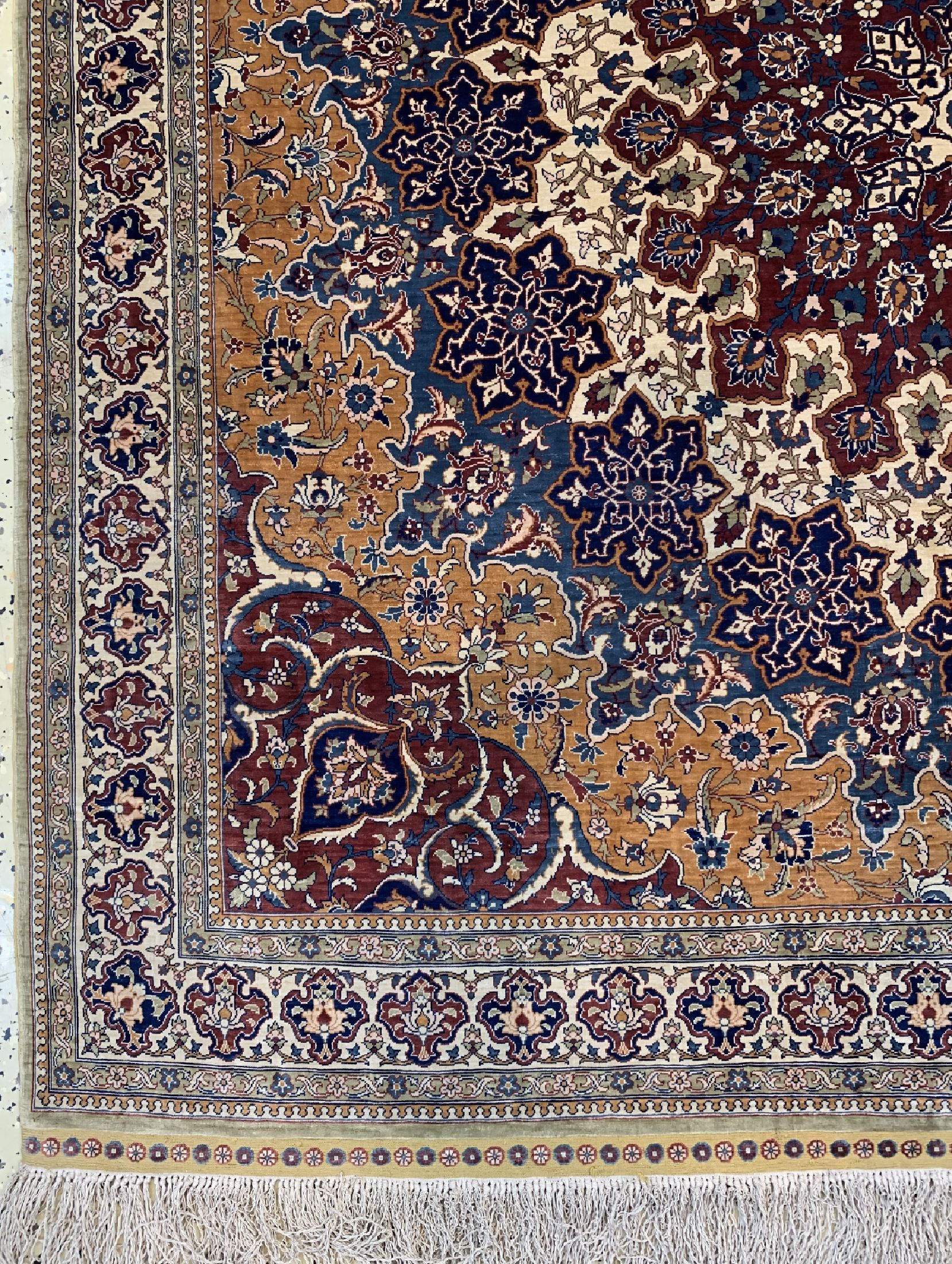 Detail b: Hereke Seide fein Türkei, signiert(Özipek),um 1950, reine Naturseide, ca. 145 x 145 cm, ca. 1,0 Mio. Kn/qm, EHZ: 1-2