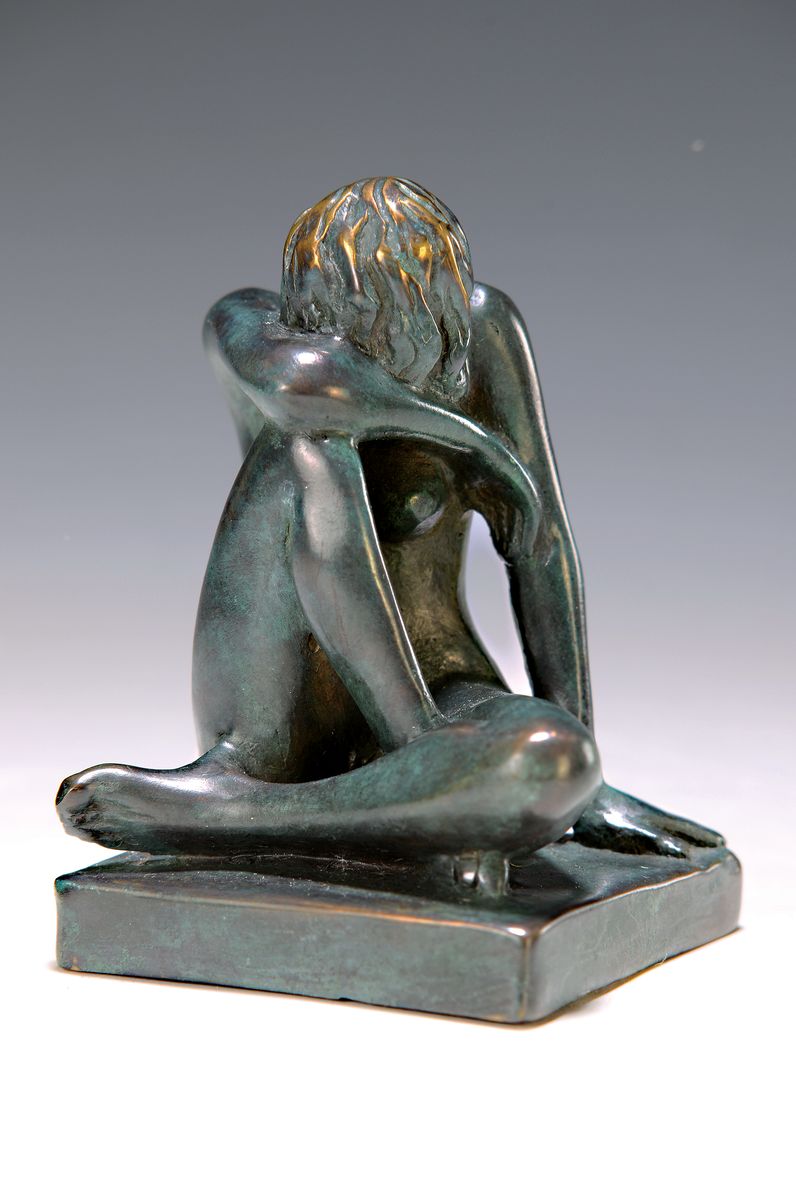 Maximilian Delius, geb. 1958 Ukraine, Studium an der Universität Lwiw, Hockende, Bronzeskulptur, sign., num. 32/100, ca. 10.5cm