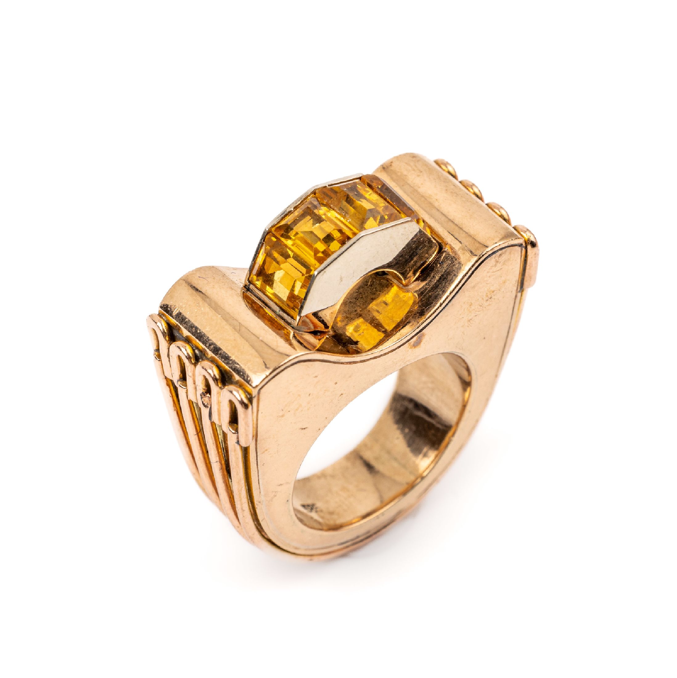 14 kt Gold Citrin-Ring, RoseG/WG 585/000, außergewöhnliche Gestaltung, Ringschiene umlaufend mit Golddraht, 4 Citrine im Treppenschliff ca. 2.20 ...