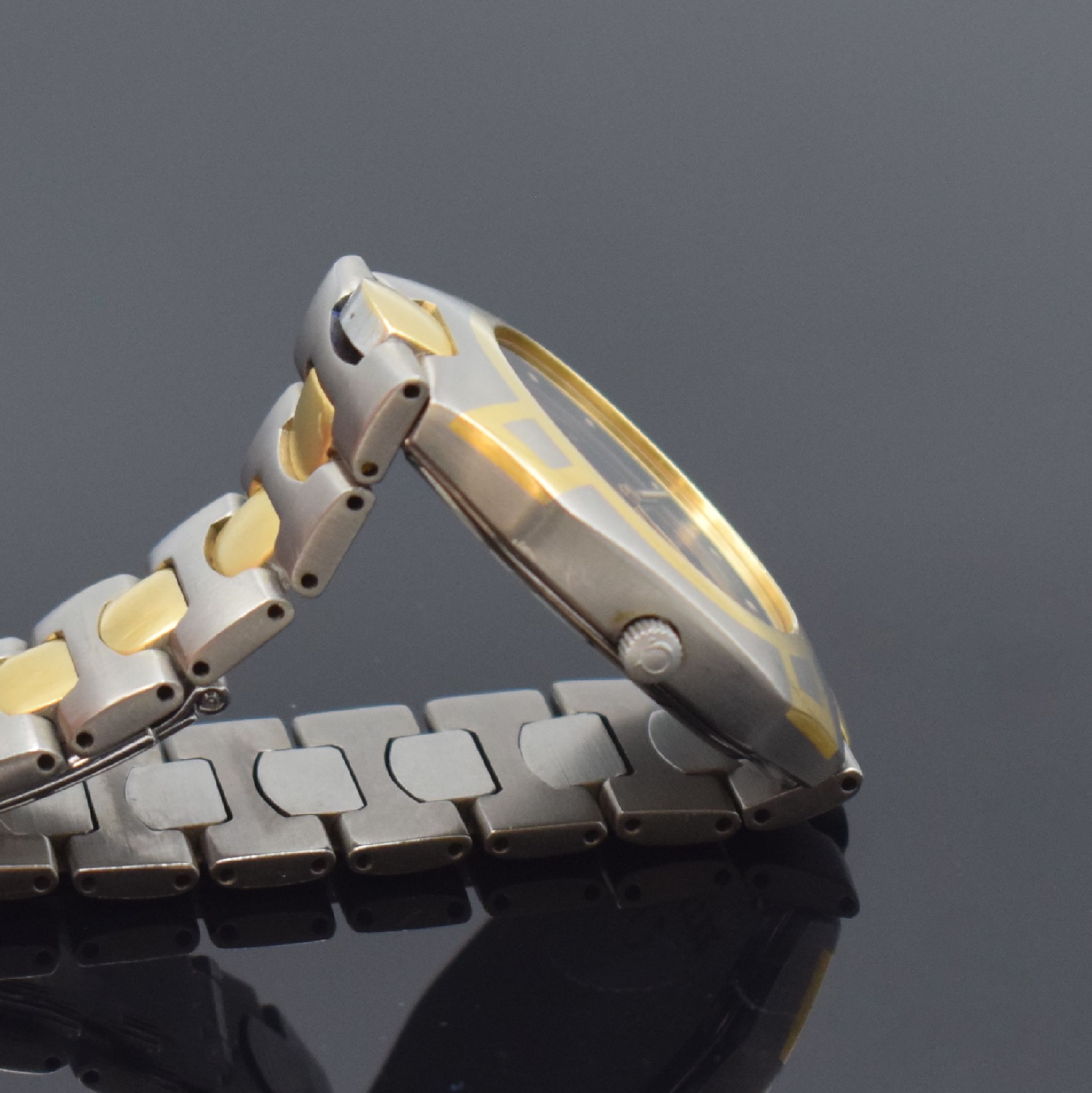 Detail d: OMEGA Seamaster Polaris Herrenarmbanduhr mit Multifunktionsanzeige, Schweiz um 1990, quarz mit Digital- u. analoger Anzeige, Titangeh. teils m. Gold ...