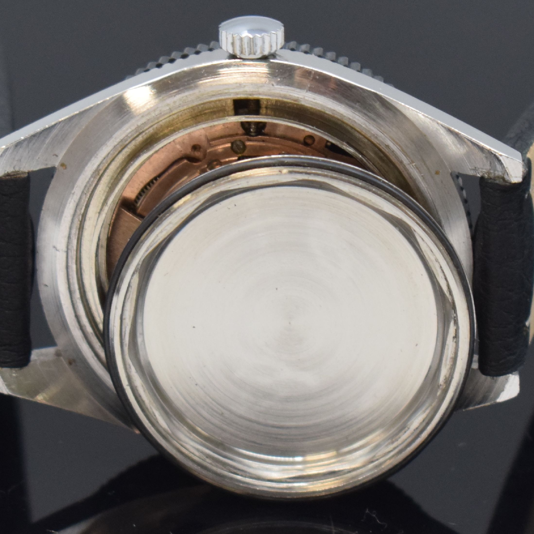 Detail l: PRECIMAX gut erhaltene Herrenarmbanduhr 37,5 mm, Schweiz um 1960, Automatik, 2-teil. verchr. Gehäuse, Boden geschr., schwarze Lünette m. 60er ...