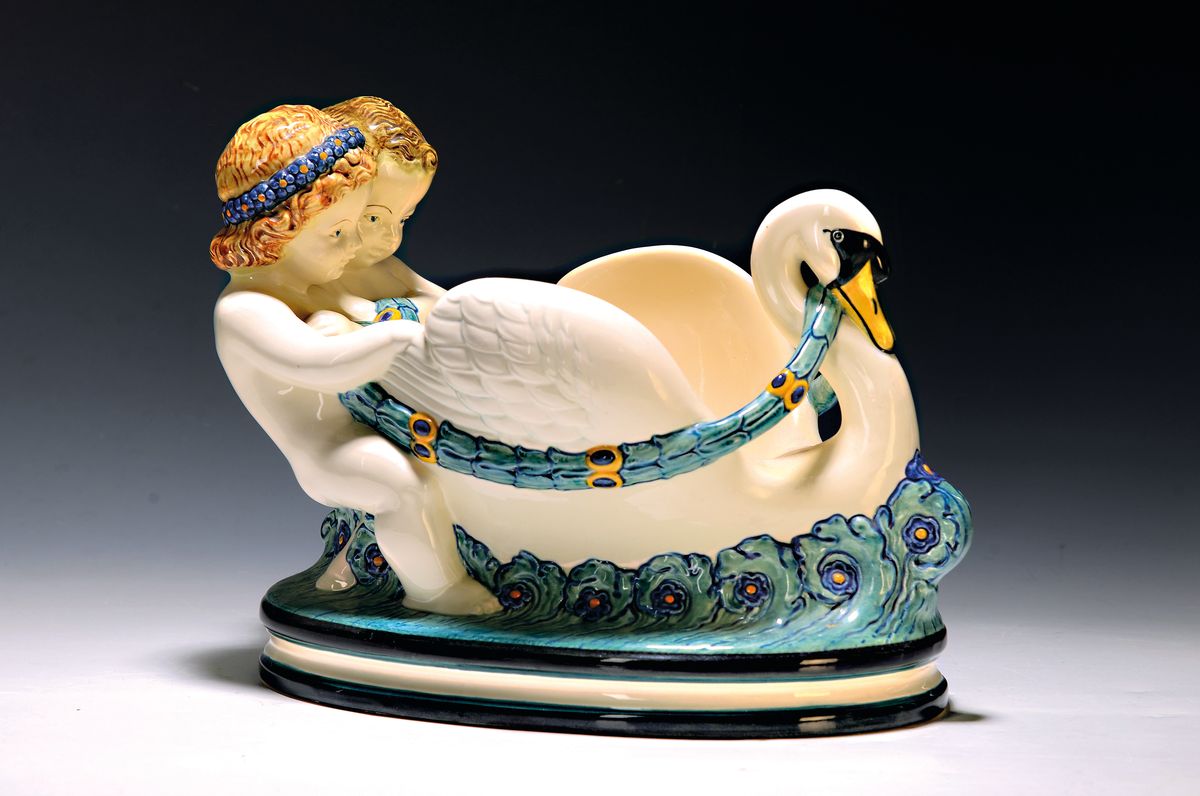 Tafelaufsatz/Schwanenschale, Entwurf, Max Heinze 1911 ( 1883 Sonneberg - 1966 Karlsruhe), Schwanenschale mit zwei Putten, Modellnr. 1231, ...