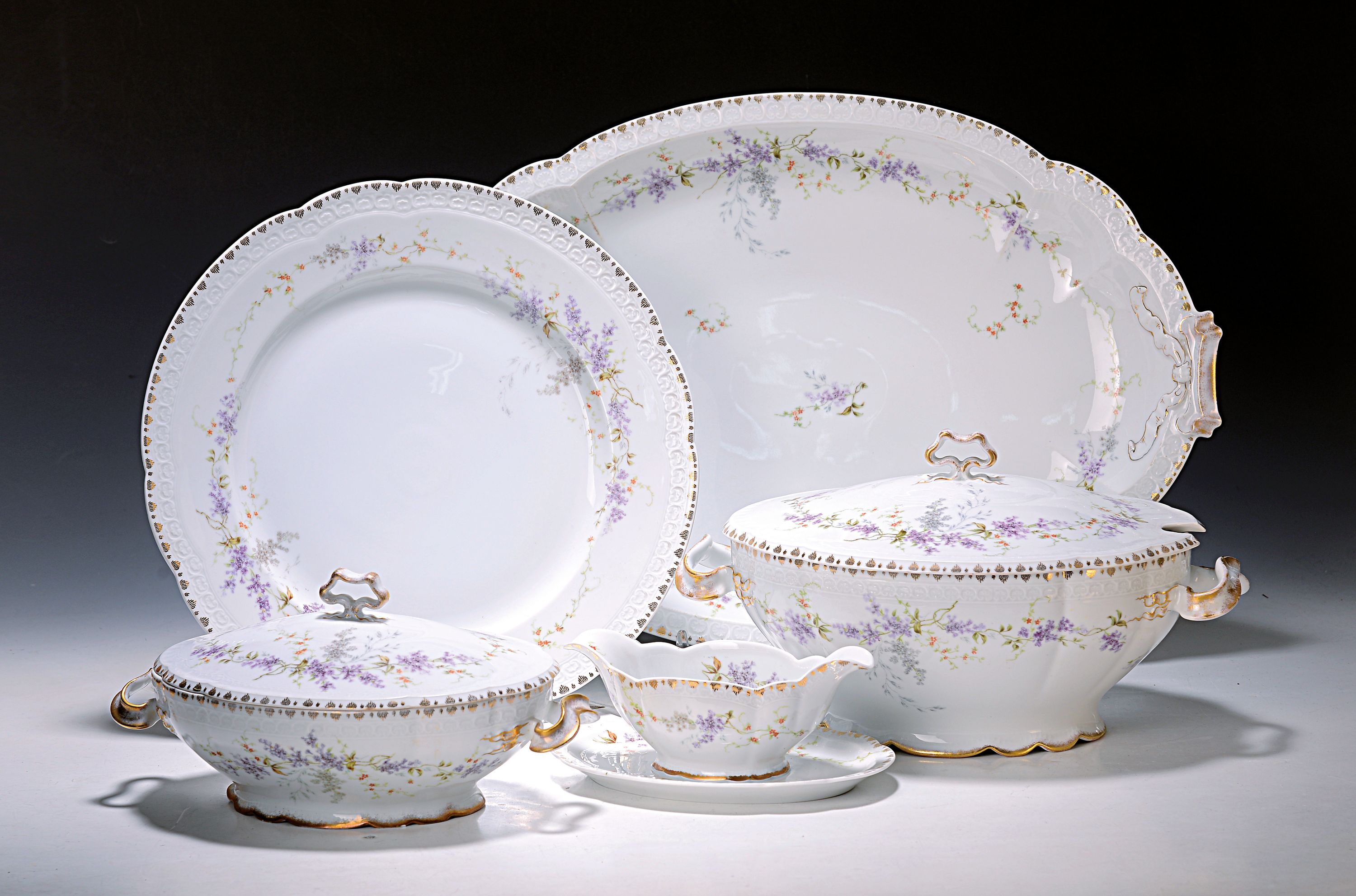 Umfangreiches Service, Rosenthal, Jugendstil, 20er Jahre, fast komplett für 18 Personen, Modell Carmen, 18 Menueteller, 18 Suppenteller, 17 ...