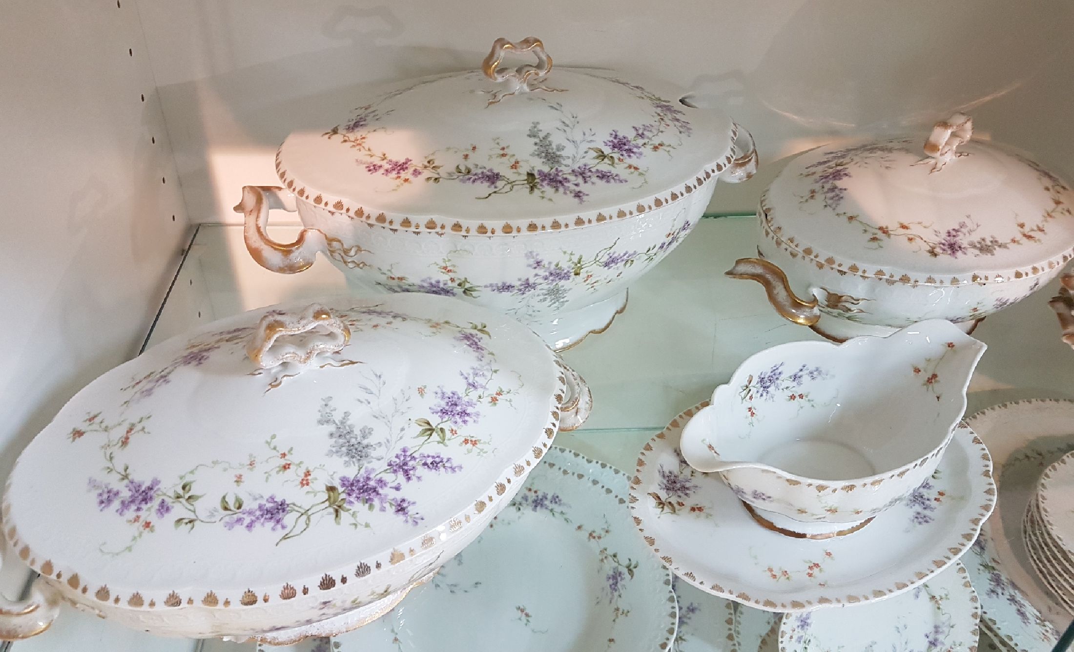 Detail a: Umfangreiches Service, Rosenthal, Jugendstil, 20er Jahre, fast komplett für 18 Personen, Modell Carmen, 18 Menueteller, 18 Suppenteller, 17 ...
