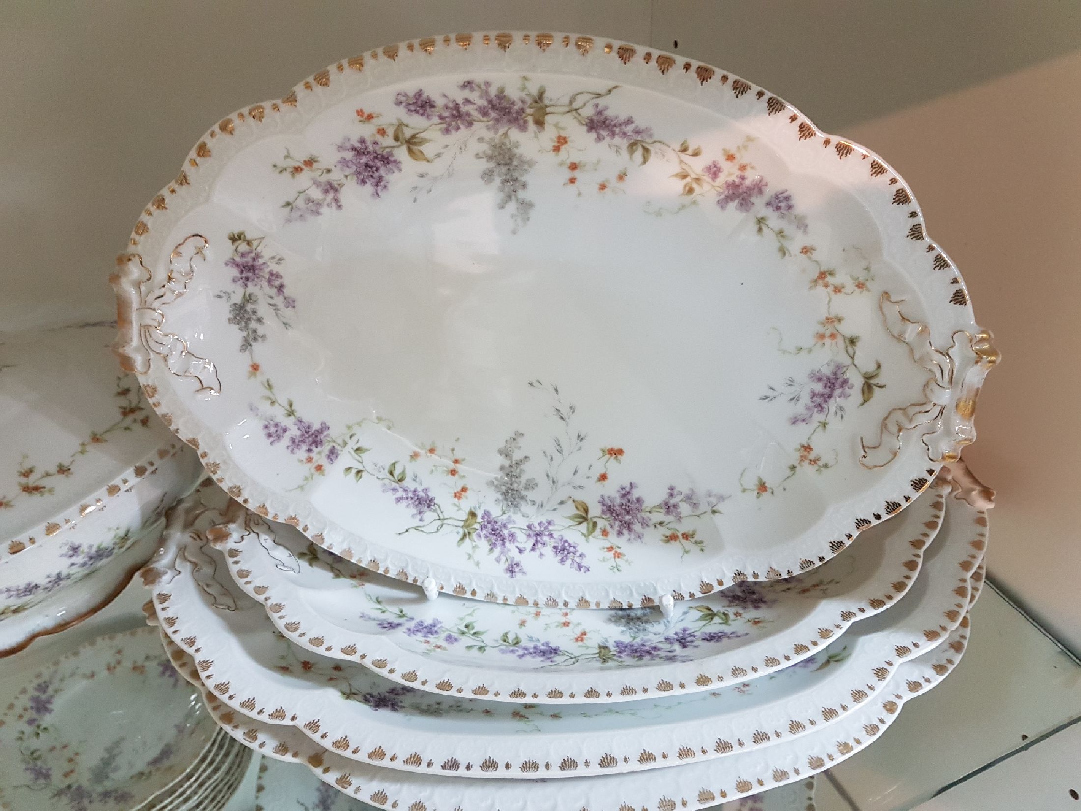 Detail b: Umfangreiches Service, Rosenthal, Jugendstil, 20er Jahre, fast komplett für 18 Personen, Modell Carmen, 18 Menueteller, 18 Suppenteller, 17 ...
