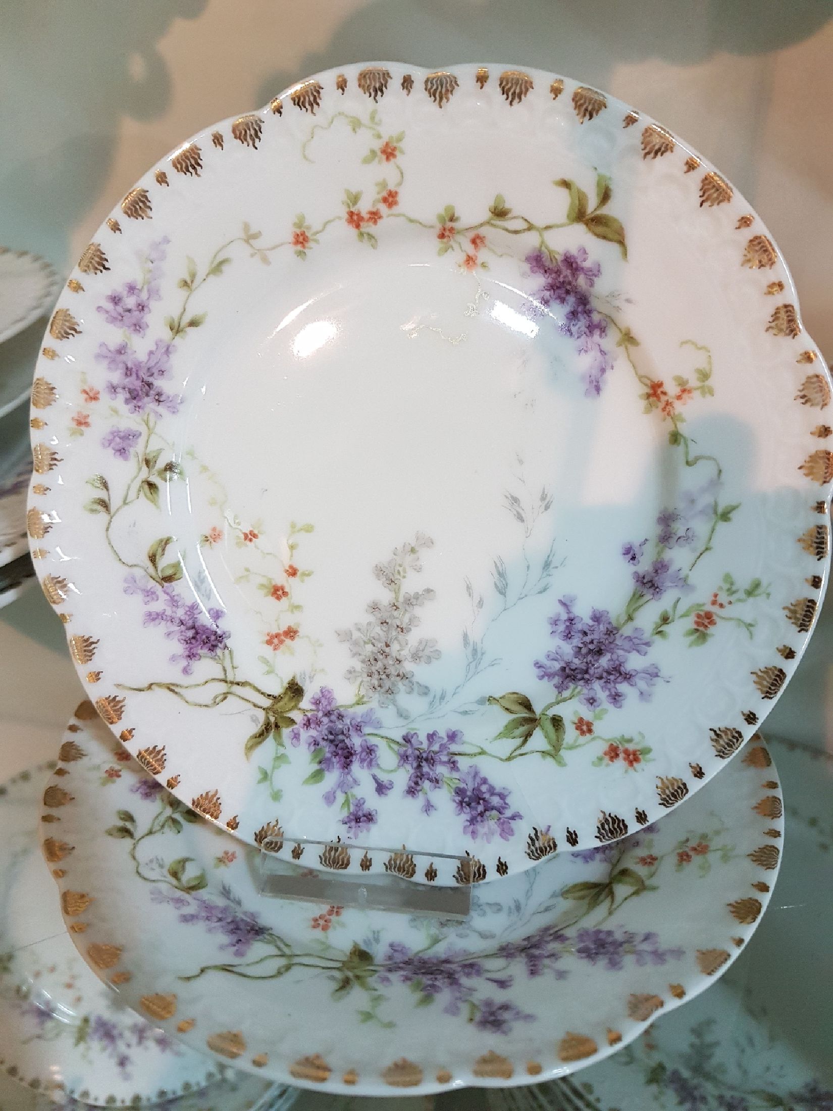 Detail e: Umfangreiches Service, Rosenthal, Jugendstil, 20er Jahre, fast komplett für 18 Personen, Modell Carmen, 18 Menueteller, 18 Suppenteller, 17 ...