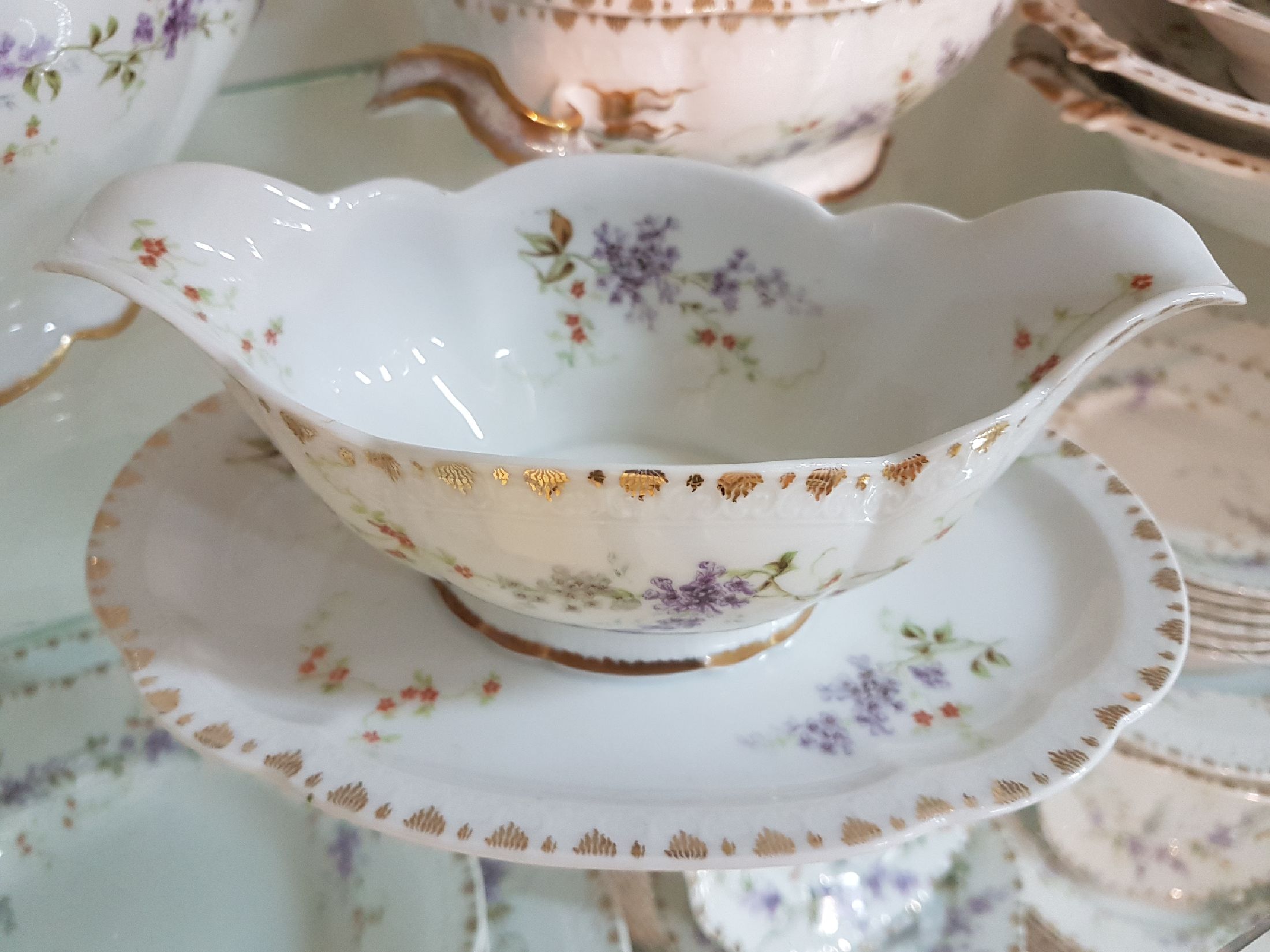 Detail g: Umfangreiches Service, Rosenthal, Jugendstil, 20er Jahre, fast komplett für 18 Personen, Modell Carmen, 18 Menueteller, 18 Suppenteller, 17 ...