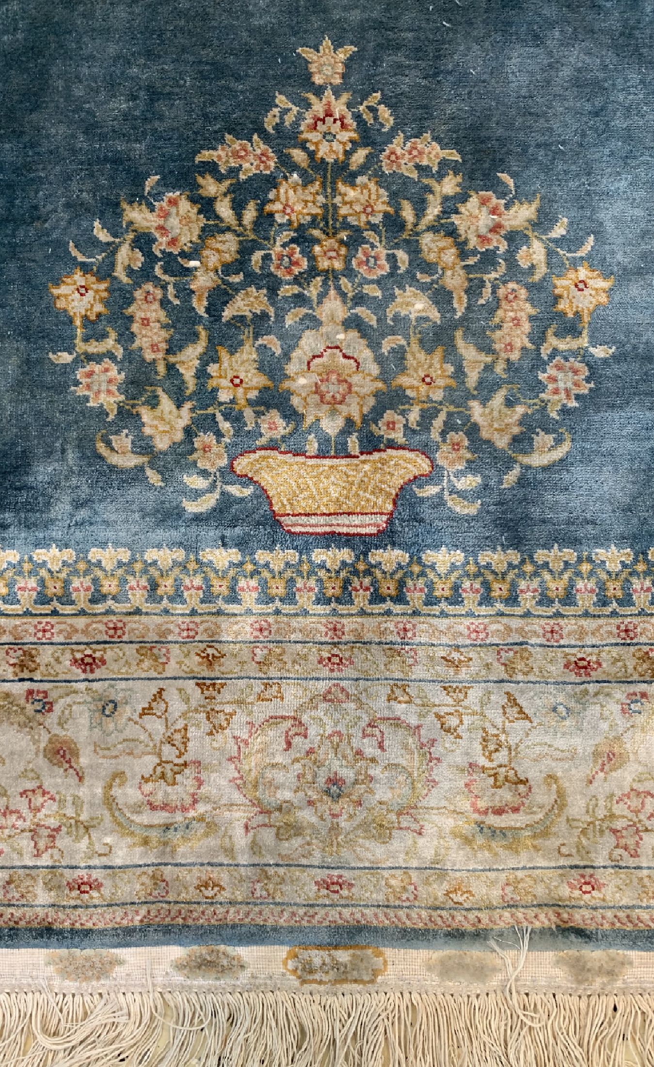 Detail b: Istanbul Seide, Türkei, ca. 30 Jahre, reineNaturseide, ca. 140 x 95 cm, EHZ: 2