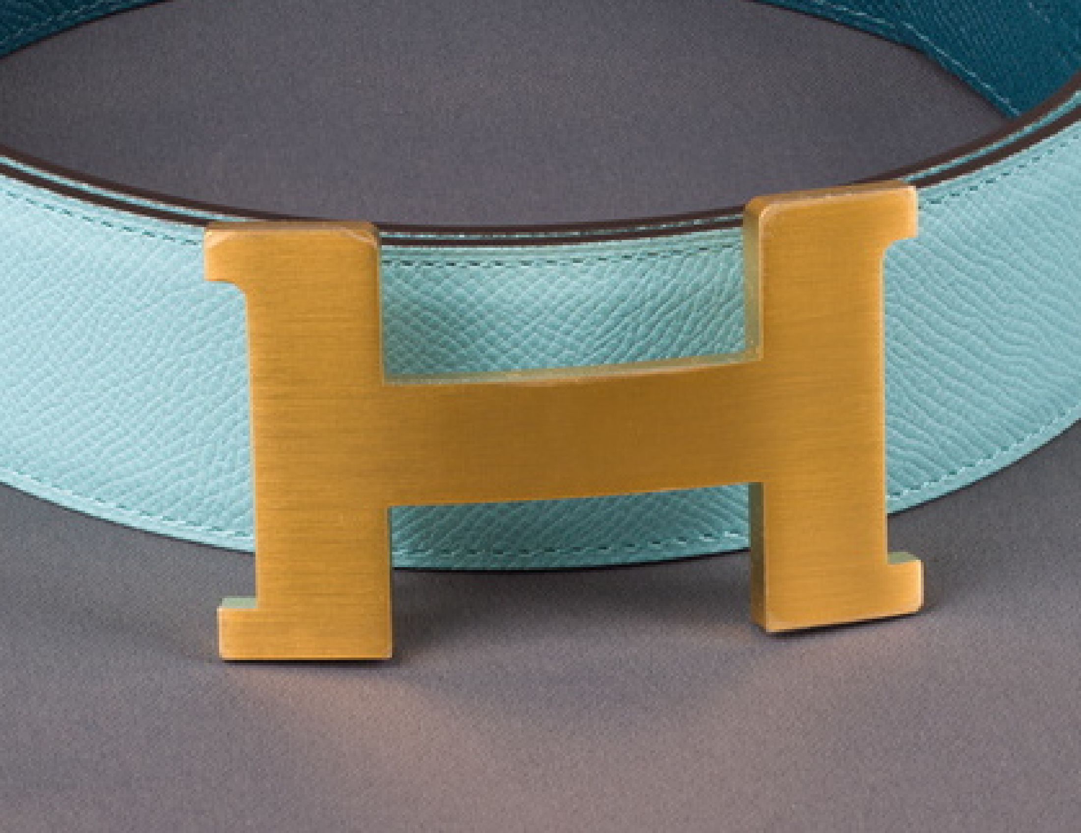 Detail a: HERMES Wendegürtel und Gürtelschnalle, Constance, Made in France, Epsom Leder in hell- und dunkelblau, L. 95 cm, B. 42 mm, Schnalle Metall verg., ...