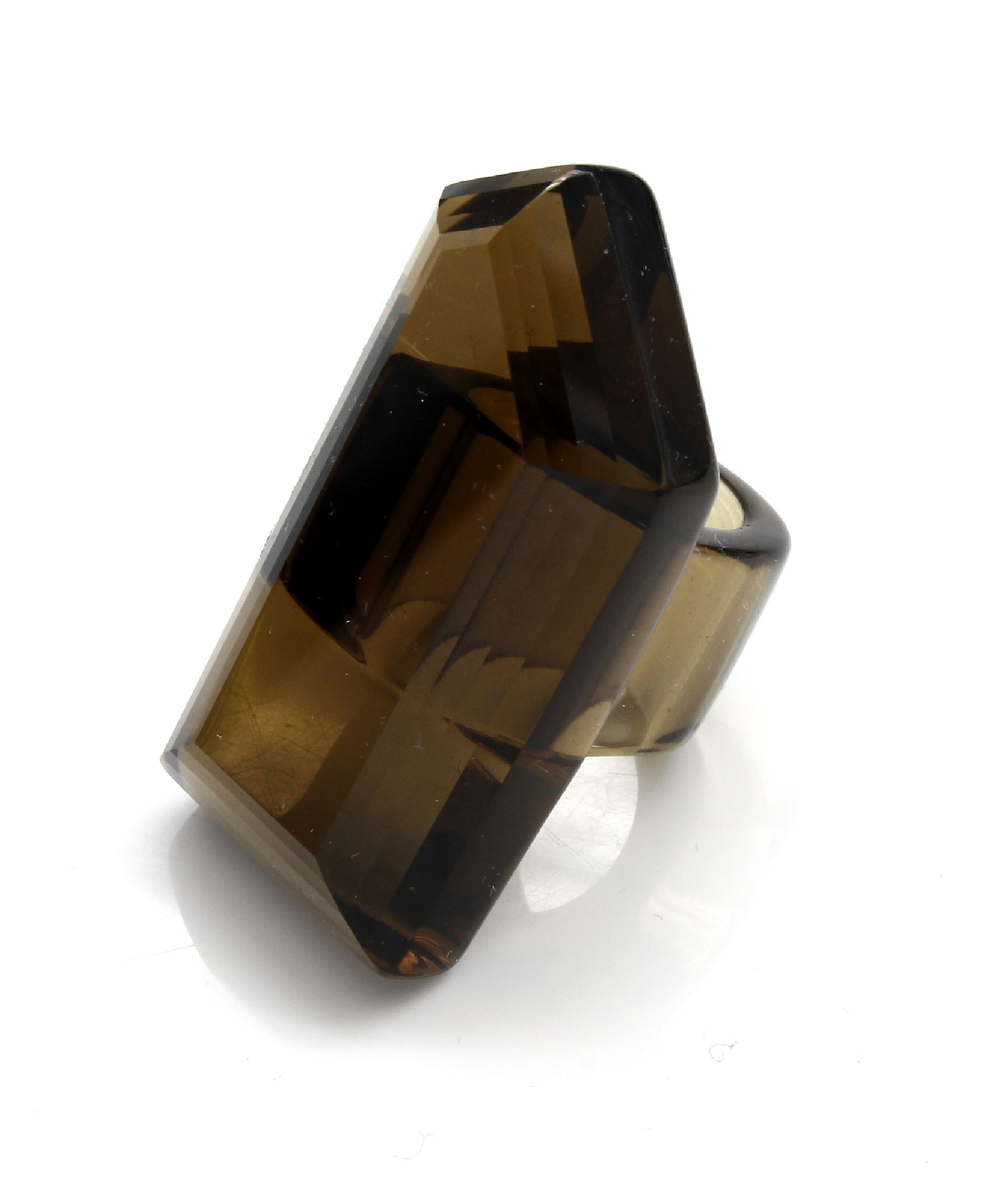 Detail a: Exklusiver Edelsteinring, aus einem Stück Rohstein gefertigt, Rauchquarz, feine Farbe und Qualität, Fantasieschliff, schwierige Arbeit, ca. 49.5 ...