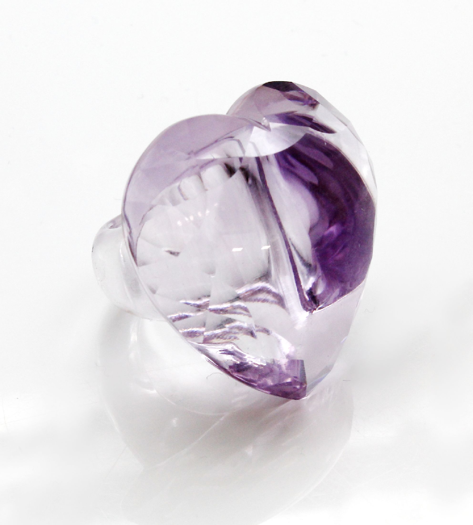 Detail c: Exklusiver Edelsteinring, aus einem Stück Rohstein gefertigt, Amethyst, Herzform, Tafel gemuggelt, feine Farbe und Qualität, ca. 35.6 g, ca. 178 ...
