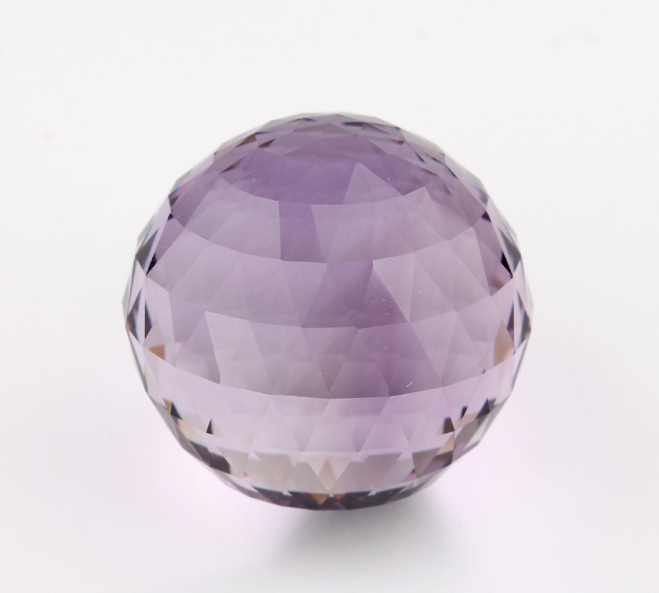 Detail a: Amethystkugel, facett., feinste Qualität und Farbe, ca. 68.5 g, ca. 347.5 ct, ca. 37 mm, Unikat, Handarbeit, feinste Idar- Obersteiner Lapidar- und ...