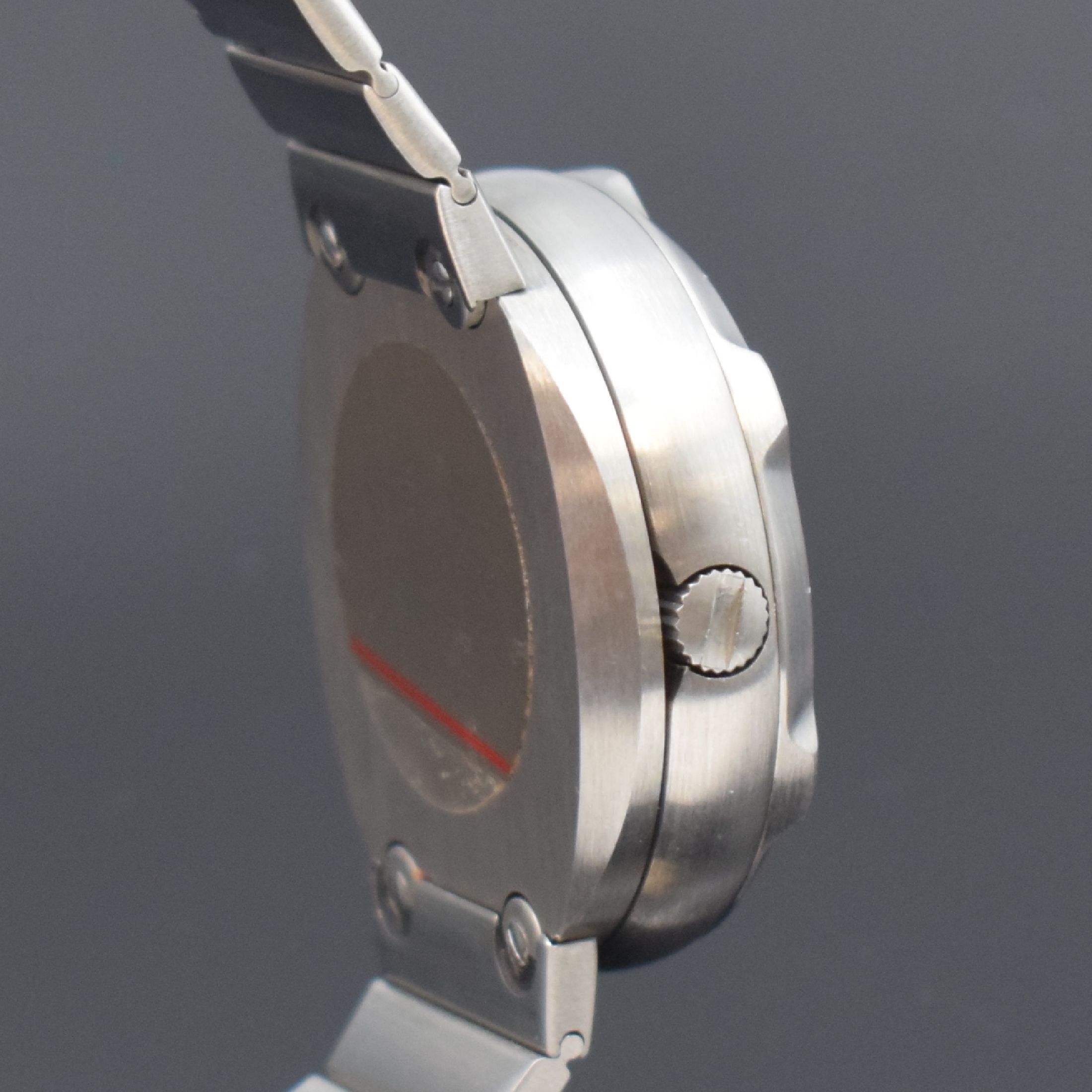 Detail b: DELMA seltene Taucherarmbanduhr in Stahl, Schweiz um 1980, quarz, 2-teil. Monocoque-Geh. m. Bajonette-Befestigung im Band integr., eins. drehb. ...