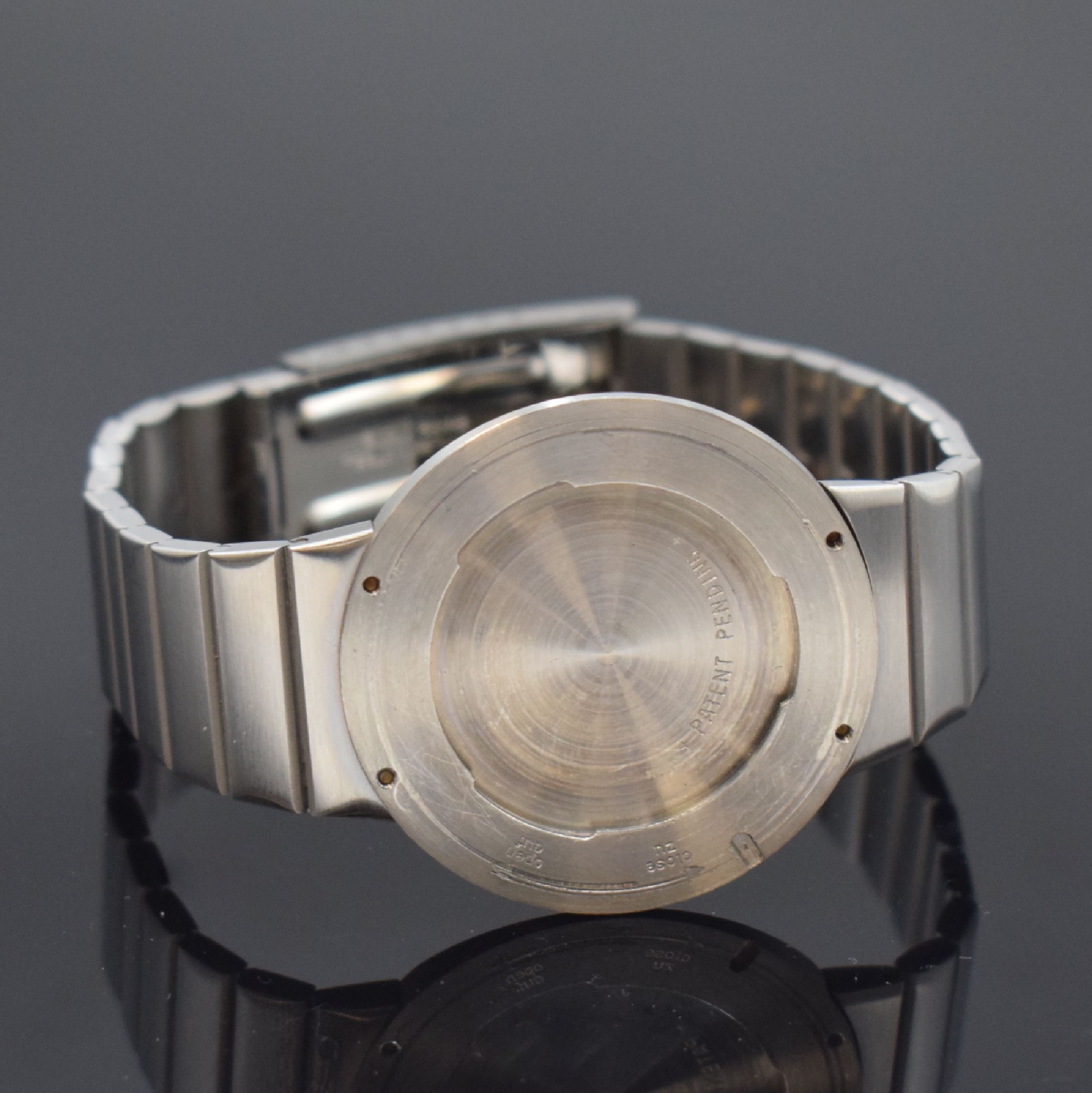 Detail d: DELMA seltene Taucherarmbanduhr in Stahl, Schweiz um 1980, quarz, 2-teil. Monocoque-Geh. m. Bajonette-Befestigung im Band integr., eins. drehb. ...
