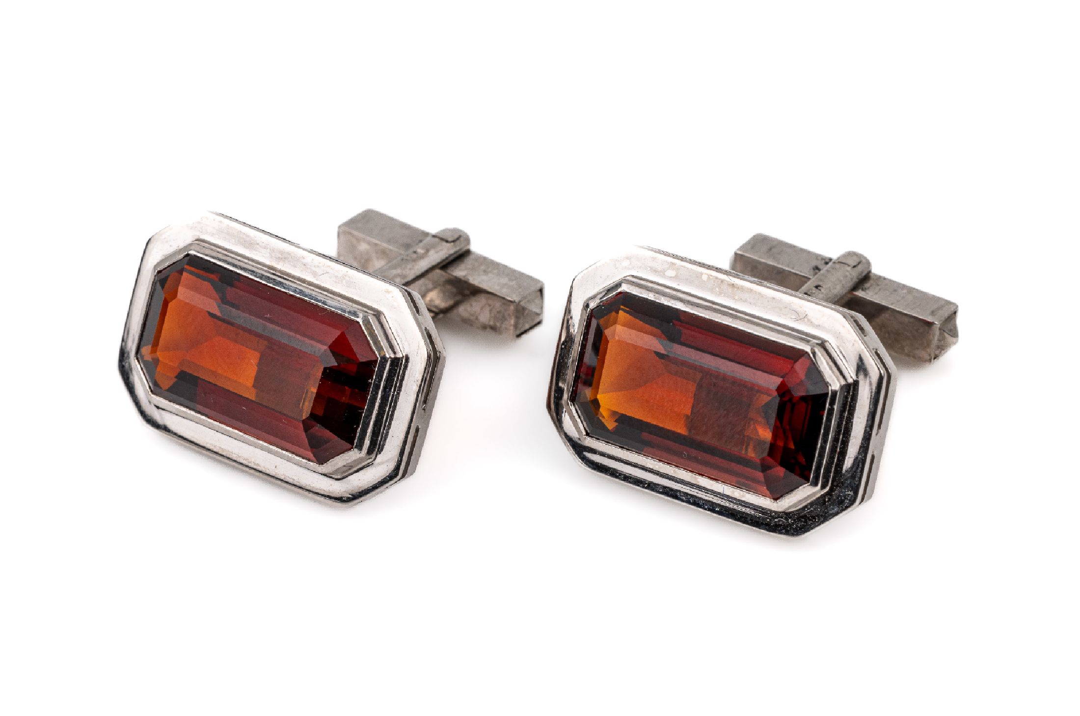 Paar 18 kt Gold Manschettenknöpfe, WG 750/000, 2 facett Quarze (beh.), rot-braun farben im Achteckschliff zus. ca. 20.0 ct, schwere, solide ...