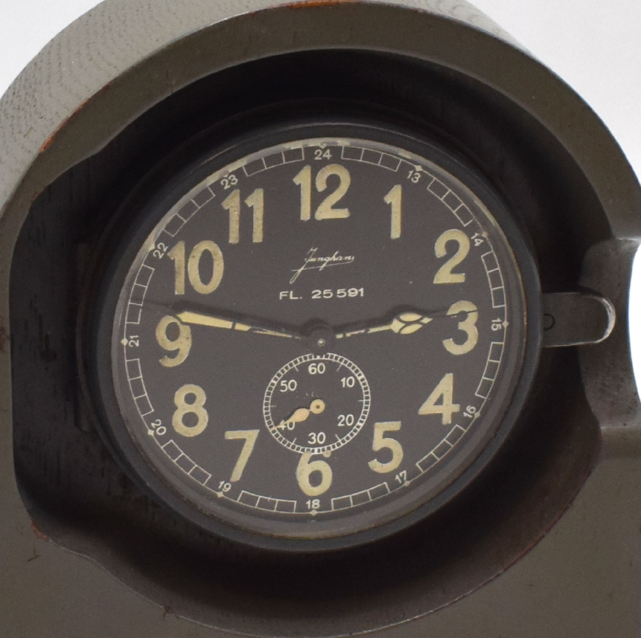 Detail a: JUNGHANS FL 25591 Dienstuhr der deutschen Luftwaffe, Deutschland 1938, Handaufzug, grau lackiertes Holzgehäuse m. integr. Uhr, schwarzes Zifferbl. ...