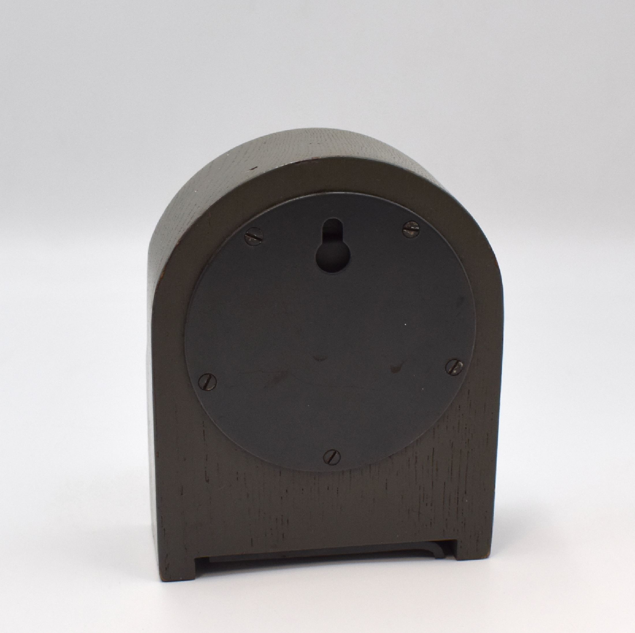 Detail c: JUNGHANS FL 25591 Dienstuhr der deutschen Luftwaffe, Deutschland 1938, Handaufzug, grau lackiertes Holzgehäuse m. integr. Uhr, schwarzes Zifferbl. ...