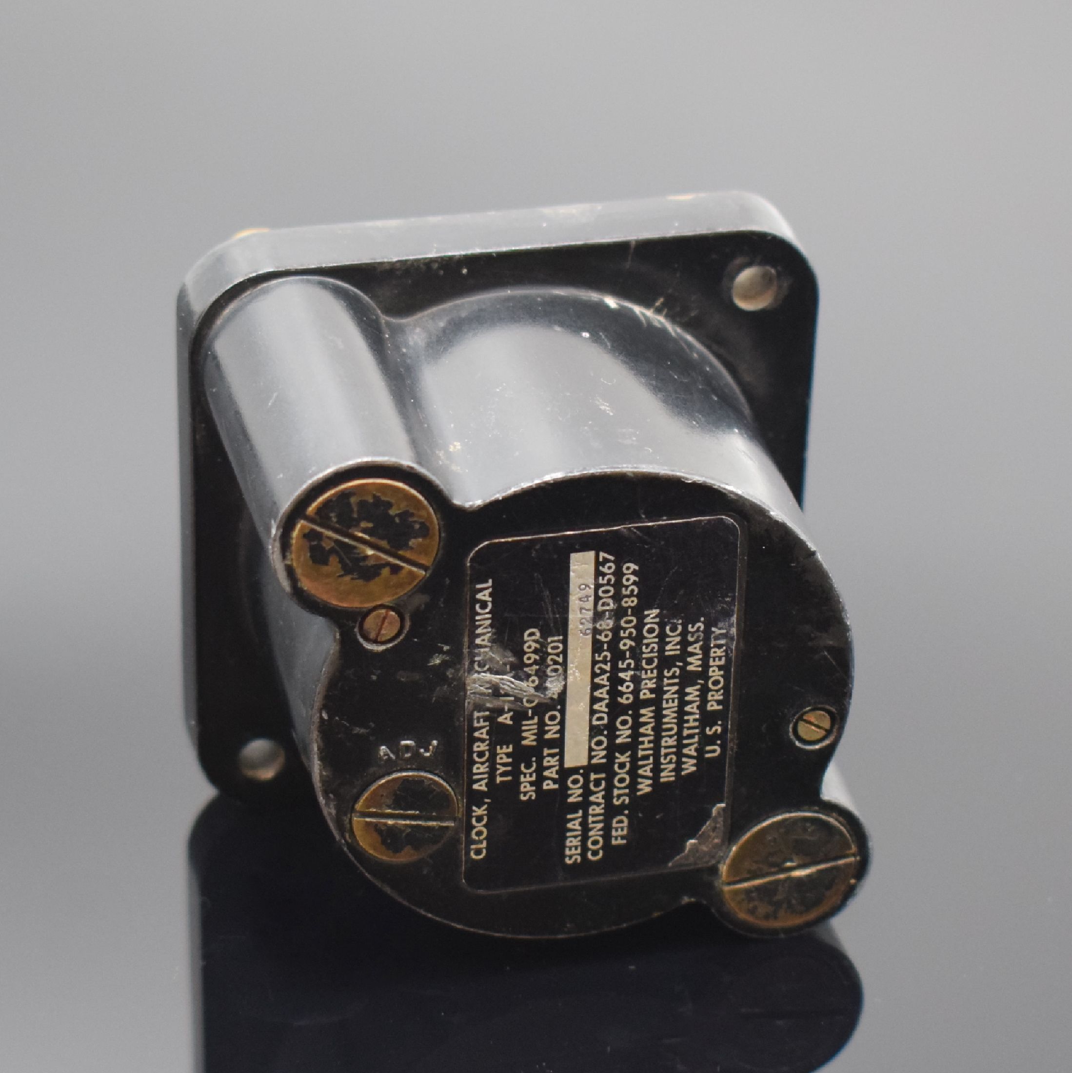 Detail c: WALTHAM militärische Flugzeug-Borduhr mit Chronograph Referenz MIL-C-6499D, USA um 1940, Bakelit-Geh., schwarzes Zifferbl. m. Leuchtind., ...