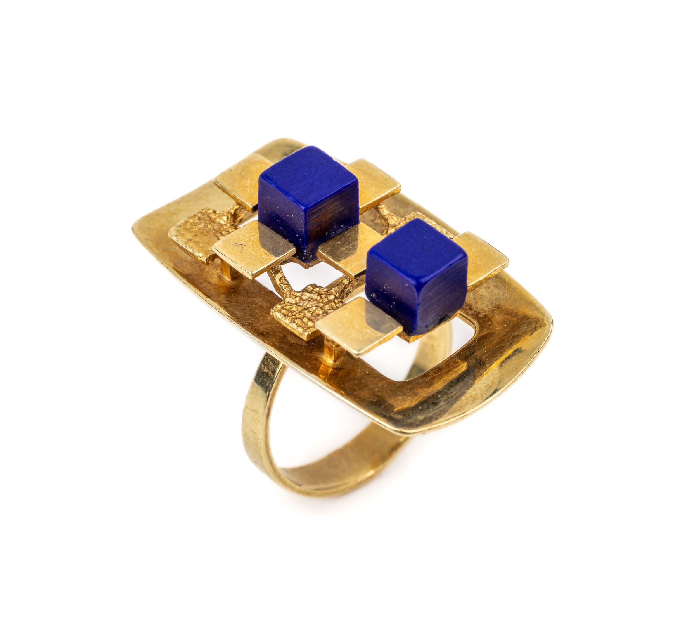 14 kt Gold Designerring 1960er Jahre, GG 585/000, Würfel-Design mit polierten und strukturierten Würfeln und Würfeln aus Lapis- lazuli, schwebend ...