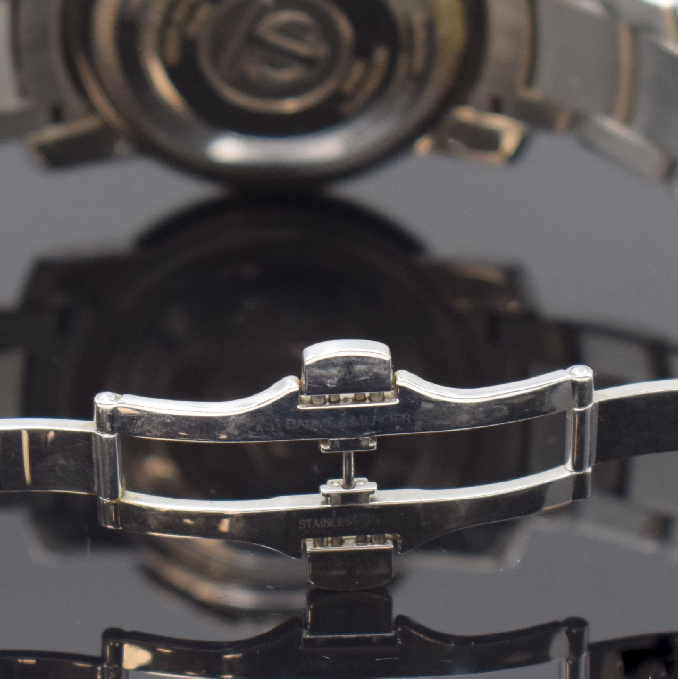 Detail b: BAUME & MERCIER Capeland Herrenarmbanduhr mit Chronograph Referenz 65352, Schweiz um 2005, Automatik, verschr. Edelstahlgeh., eins. drehb. Lünette, ...