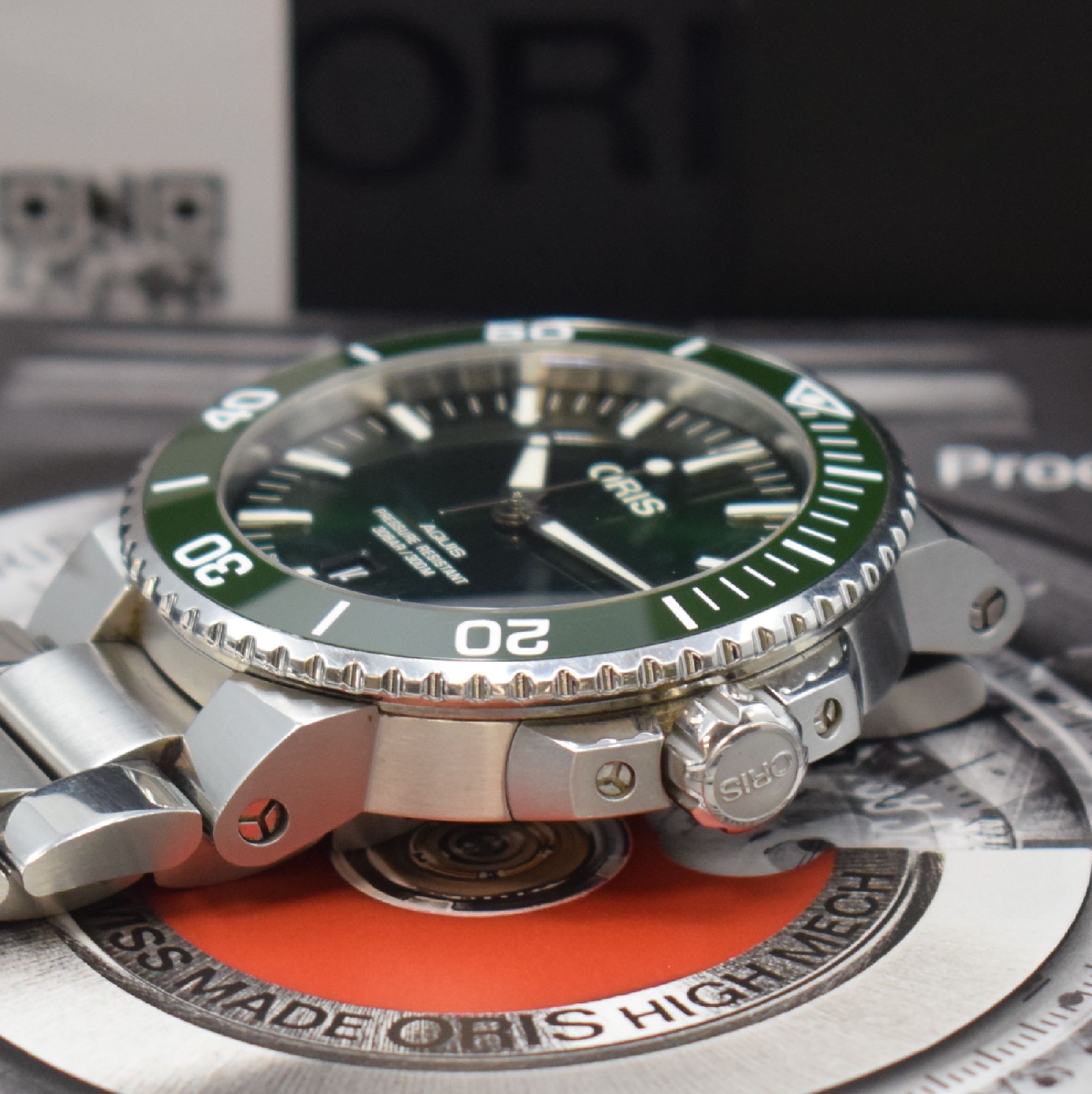 Detail c: ORIS Aquis Herrenarmbanduhr in Edelstahl Referenz 0173377304157, Schweiz um 2018, Automatik, beids. vergl. Geh. inkl. Gliederband mit Faltschl., ...
