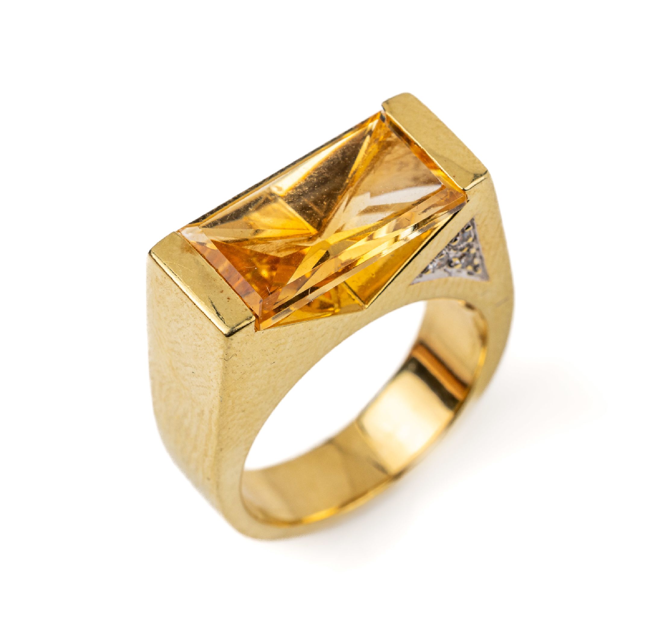 14 kt Gold Citrin-Brillant-Ring, GG 585/000, facett. Citrin ca. 3.0 ct, seitl. 3 Brillanten zus. ca. 0.02 ct feines Weiß -Weiß/si, RW 54, ca. 11.9 ...