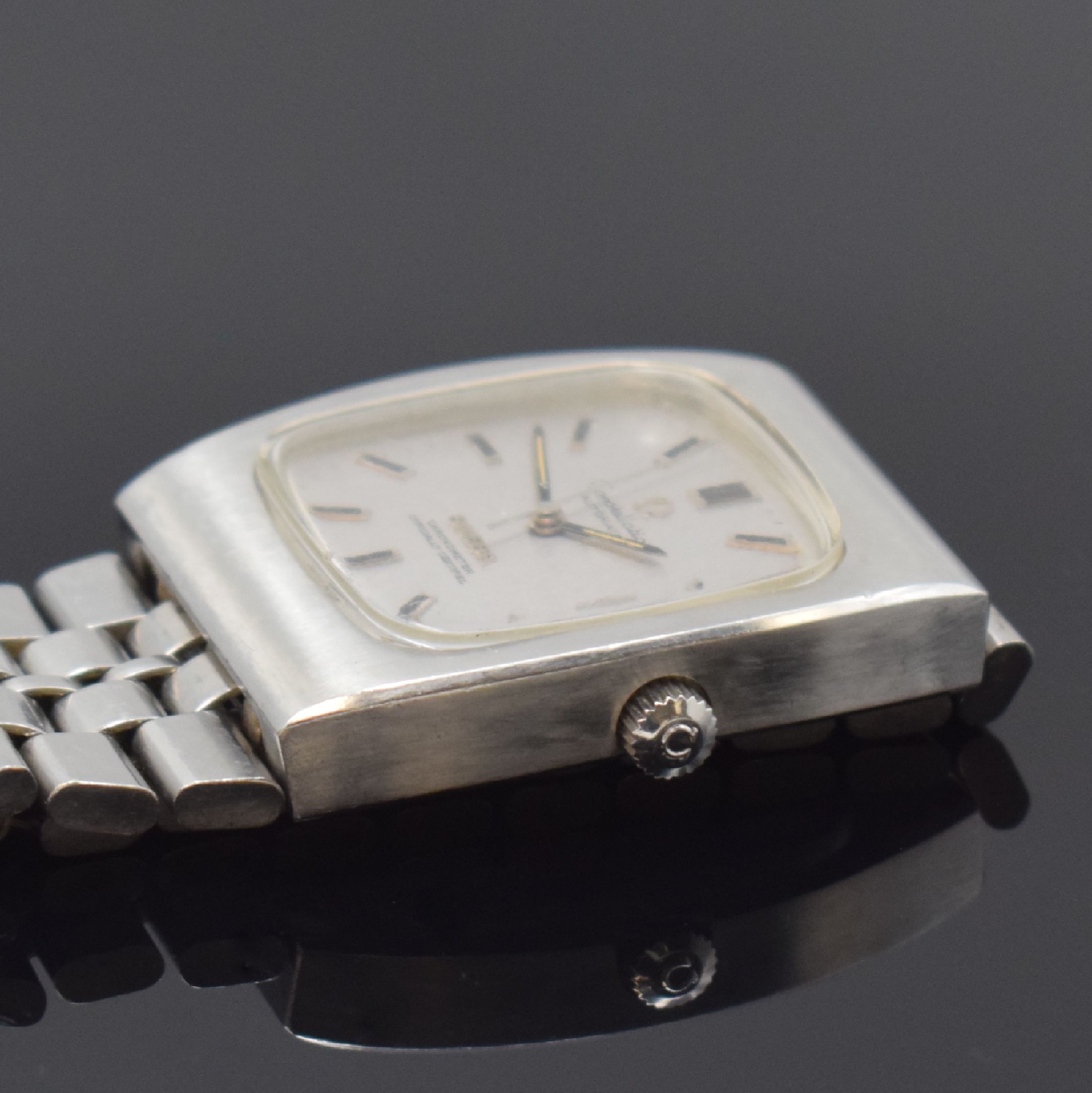 Detail b: OMEGA Constellation Herrenarmbanduhr in Chronometerqualität Referenz 168.0058, Schweiz um 1972, Automatik, 2-teil. Monocoque-Geh. in Stahl 4-fach ...