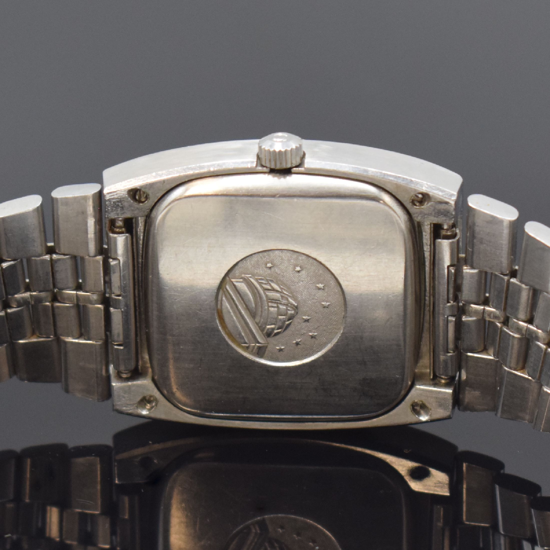 Detail d: OMEGA Constellation Herrenarmbanduhr in Chronometerqualität Referenz 168.0058, Schweiz um 1972, Automatik, 2-teil. Monocoque-Geh. in Stahl 4-fach ...