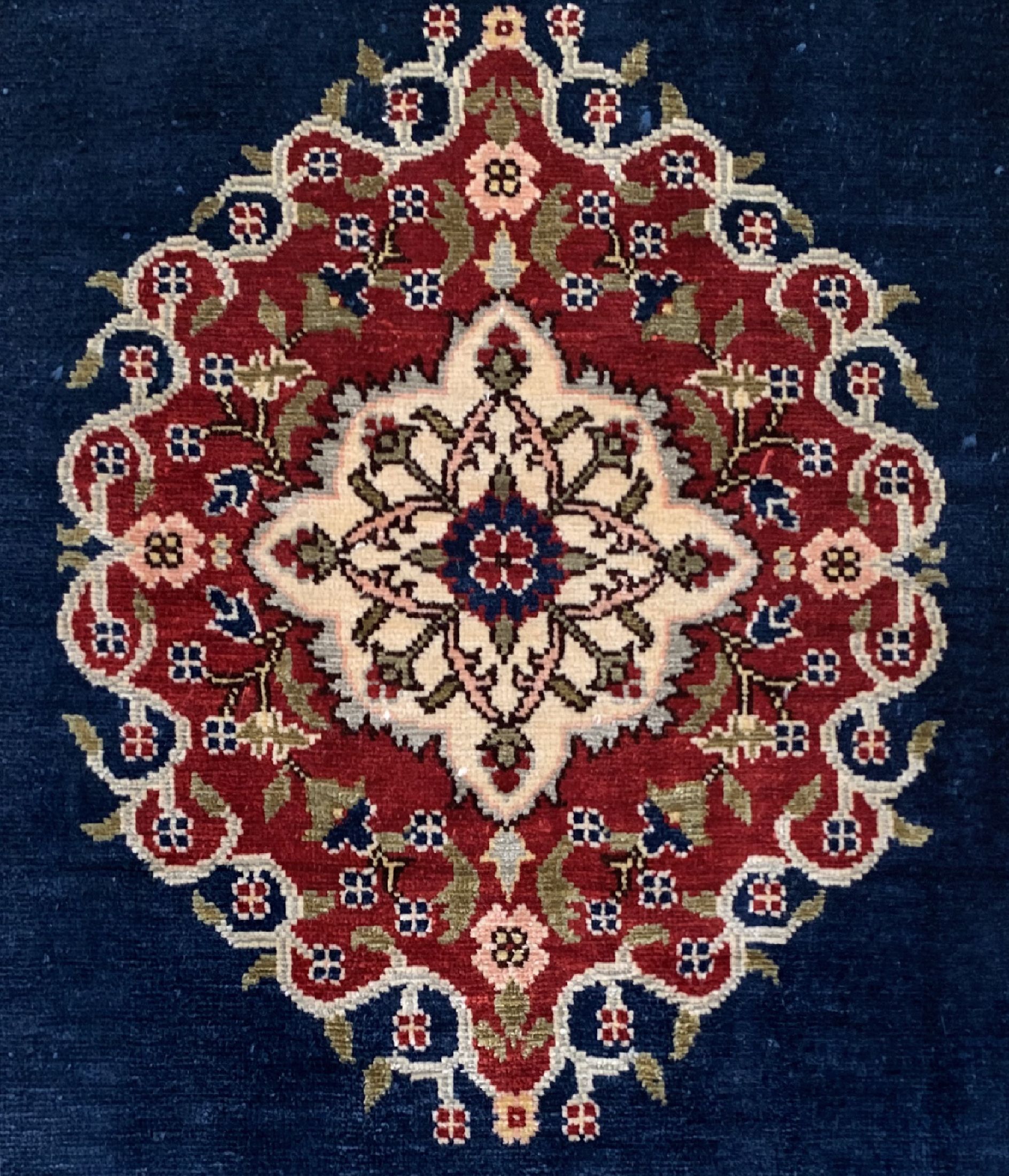 Detail a: Istanbul Seide, Türkei, ca. 40 Jahre, reineNaturseide, ca. 222 x 34 cm, ca. 1,0 Mio. Kn/qm, EHZ: 1