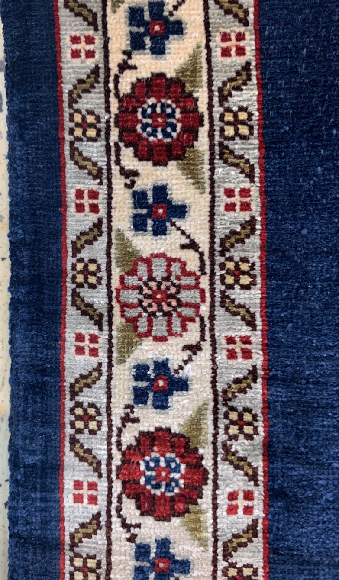 Detail b: Istanbul Seide, Türkei, ca. 40 Jahre, reineNaturseide, ca. 222 x 34 cm, ca. 1,0 Mio. Kn/qm, EHZ: 1