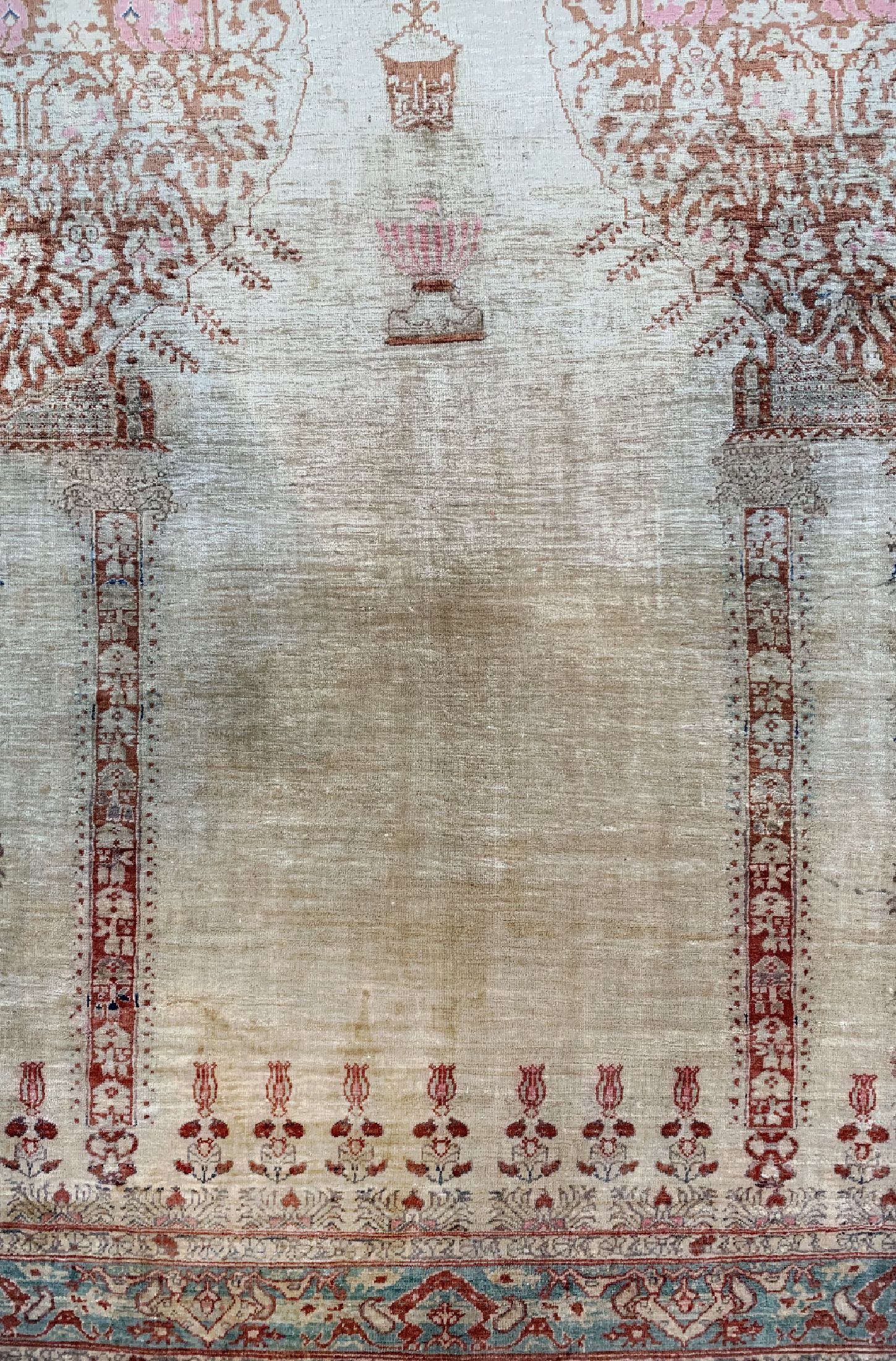 Detail a: Täbriz Seide antik, Persien, 19.Jhd, reine Naturseide, ca. 175 x 125 cm, EHZ: 2-3