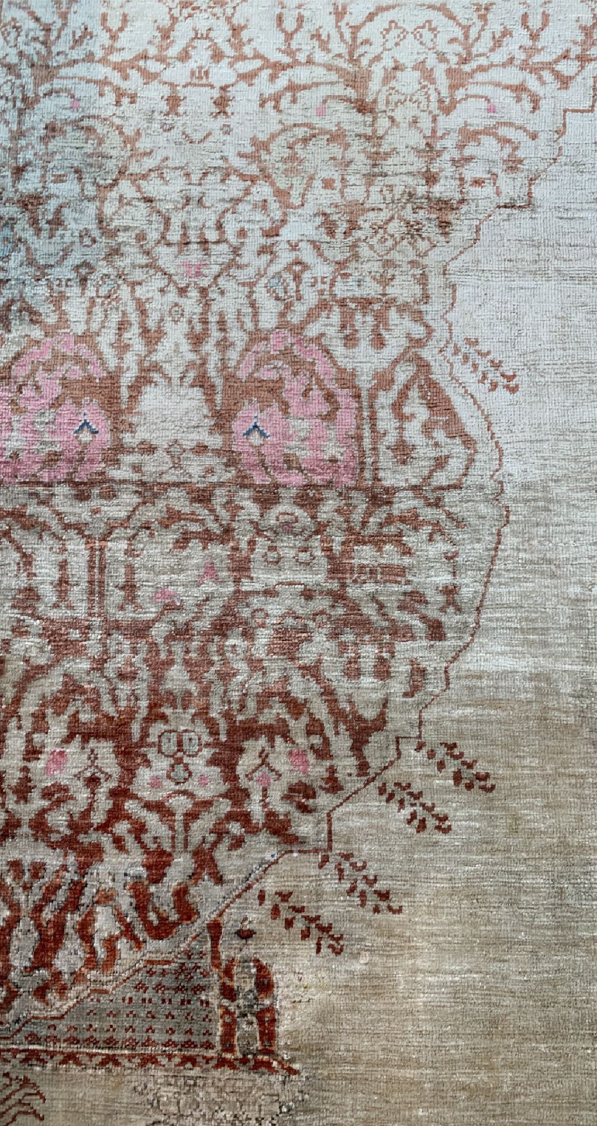 Detail b: Täbriz Seide antik, Persien, 19.Jhd, reine Naturseide, ca. 175 x 125 cm, EHZ: 2-3