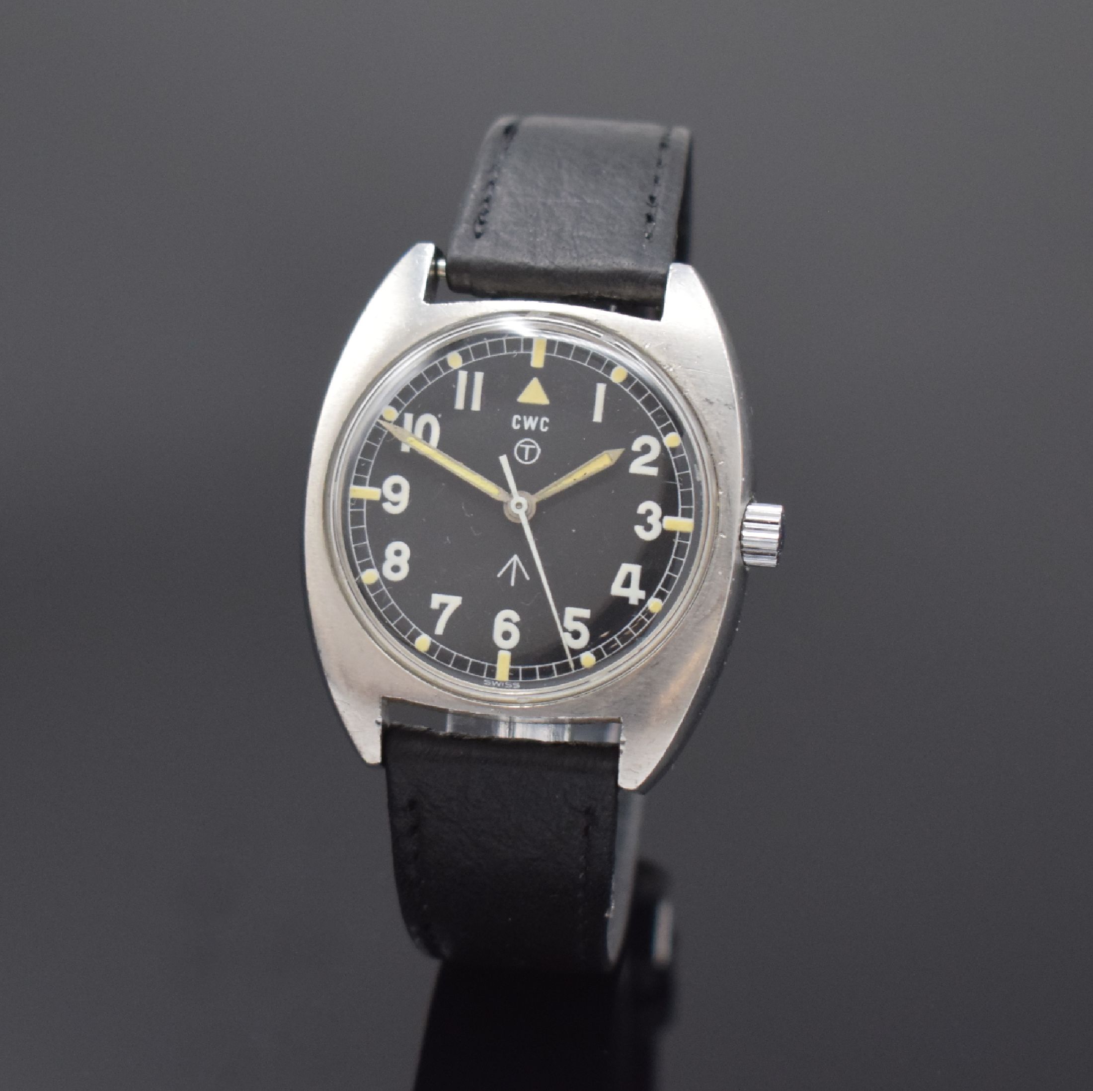CWC militärische Armbanduhr der britischen Armee, Schweiz um 1976, Handaufzug, Edelstahl-Stülpgeh. m. entspr. Gravur rücks., schwarzes Zifferbl. ...