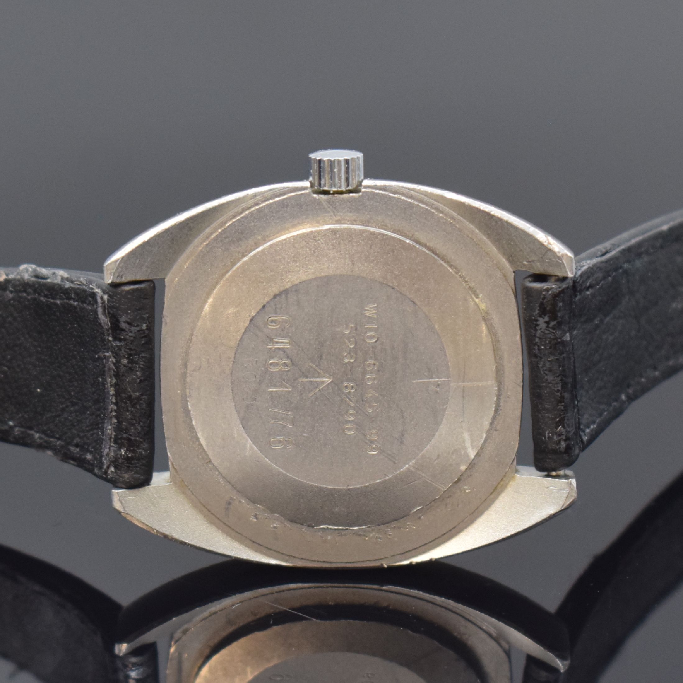 Detail c: CWC militärische Armbanduhr der britischen Armee, Schweiz um 1976, Handaufzug, Edelstahl-Stülpgeh. m. entspr. Gravur rücks., schwarzes Zifferbl. ...
