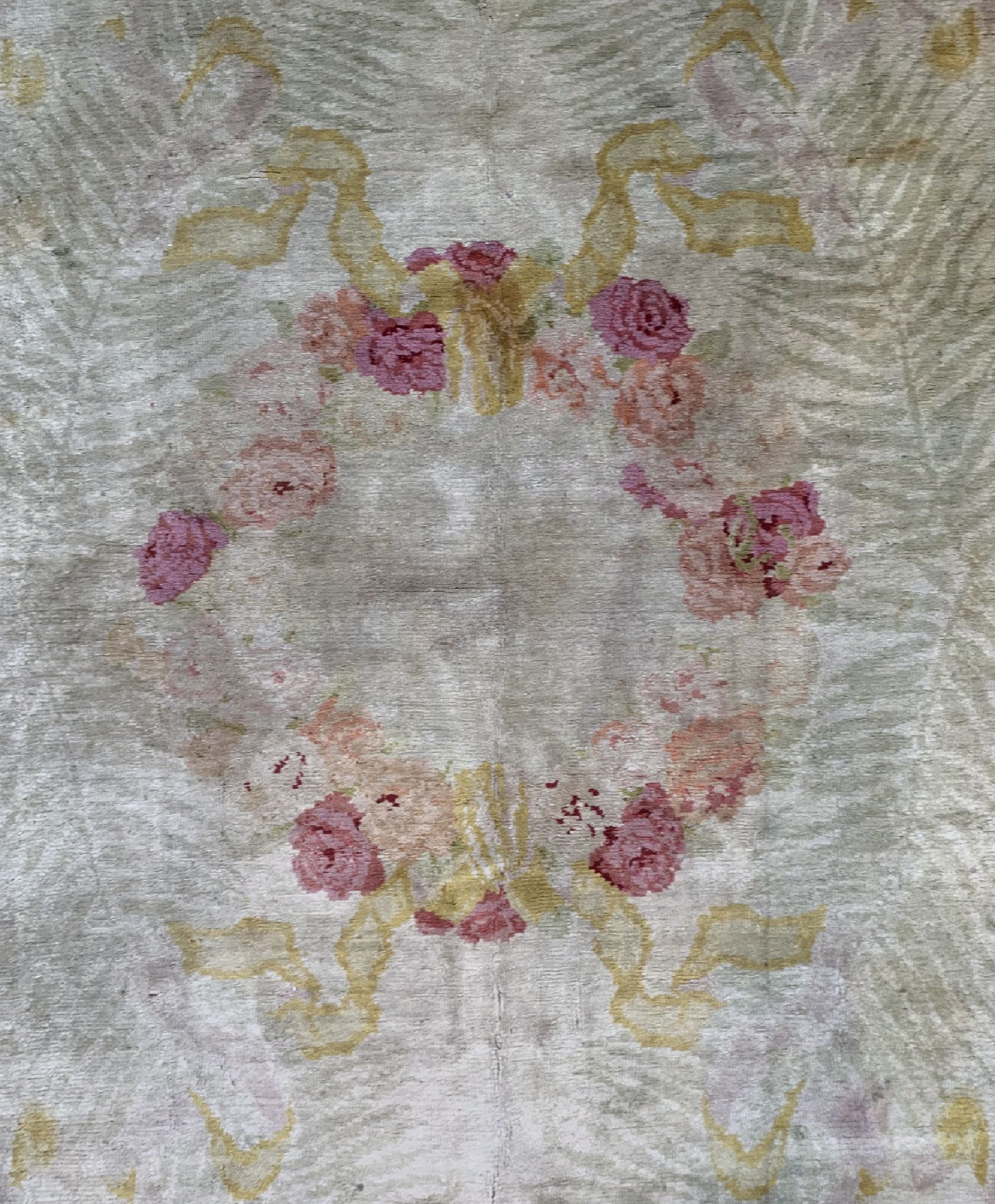 Detail b: Antiker Savonnerie, Frankreich, 19.Jhd, Wolle auf Baumwolle, ca. 355 x 263 cm, Reinigungsbedürftig, EHZ: 2