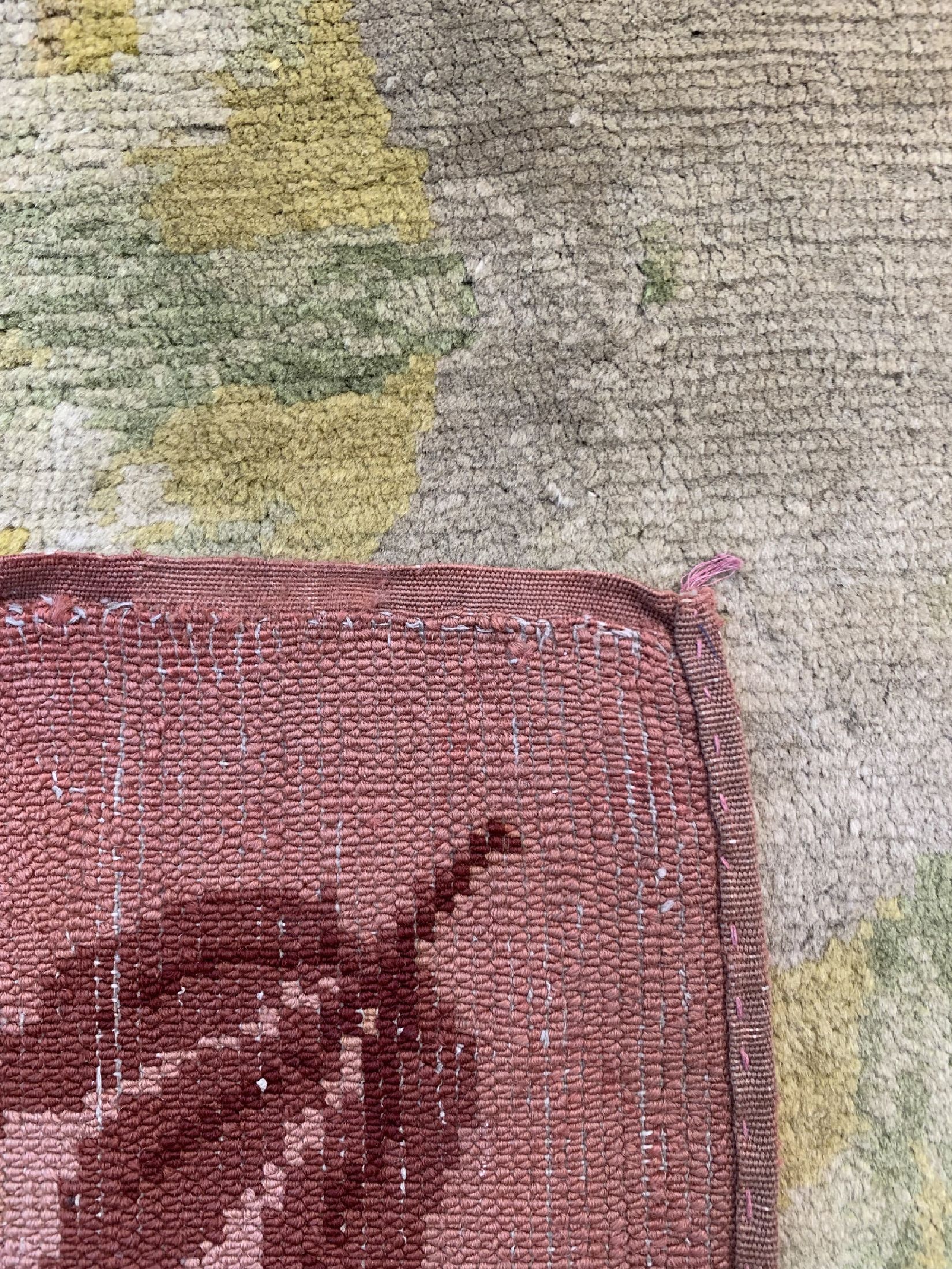 Detail e: Antiker Savonnerie, Frankreich, 19.Jhd, Wolle auf Baumwolle, ca. 355 x 263 cm, Reinigungsbedürftig, EHZ: 2