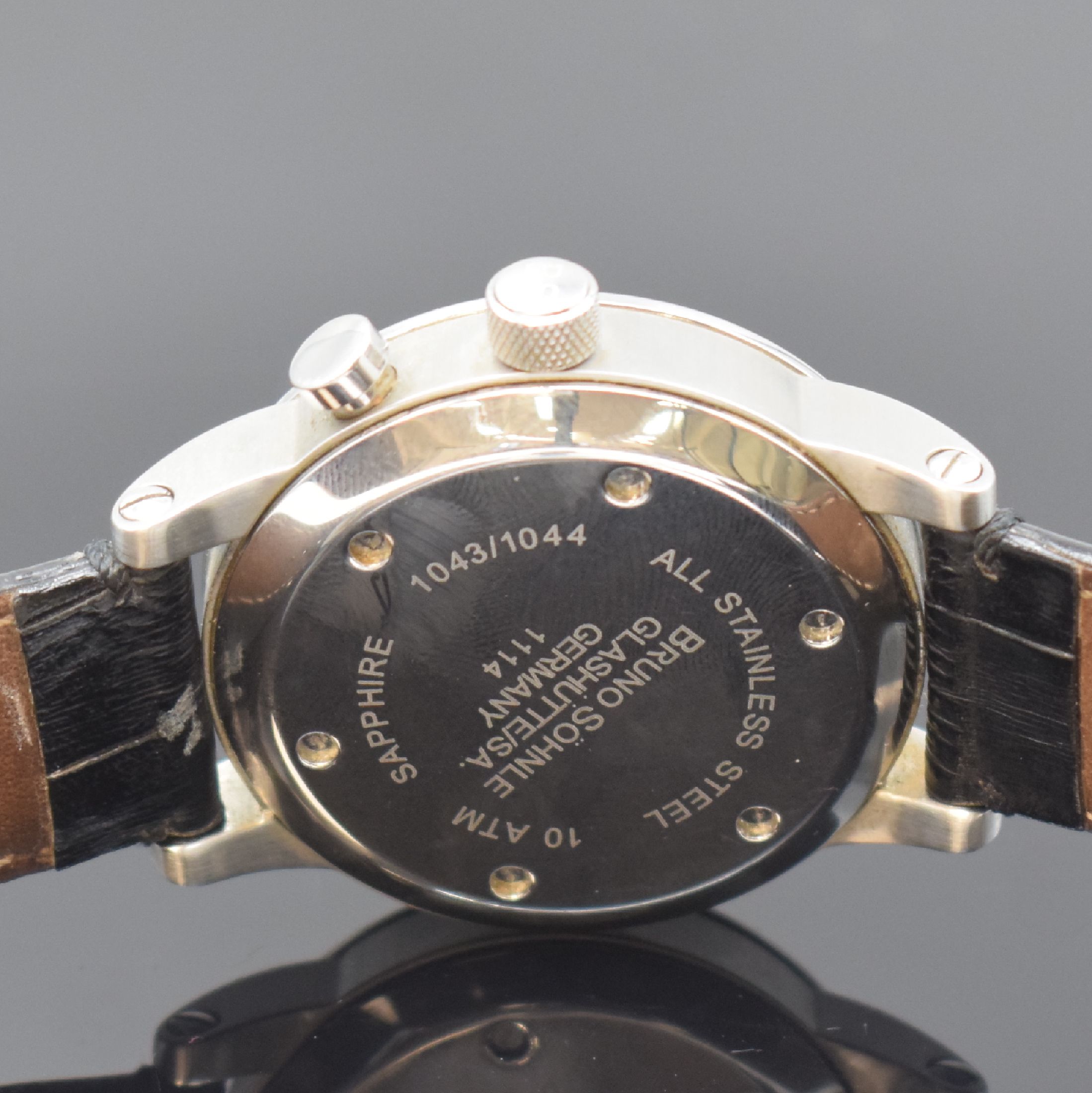 Detail d: BRUNO SÖHNLE Armbanduhr Milano GMT, Edelstahlgeh. inkl. orig. Lederband m. dopp. Faltschl., quarz, Boden verschr., silb. Zifferbl., gebl. Zeiger, ...