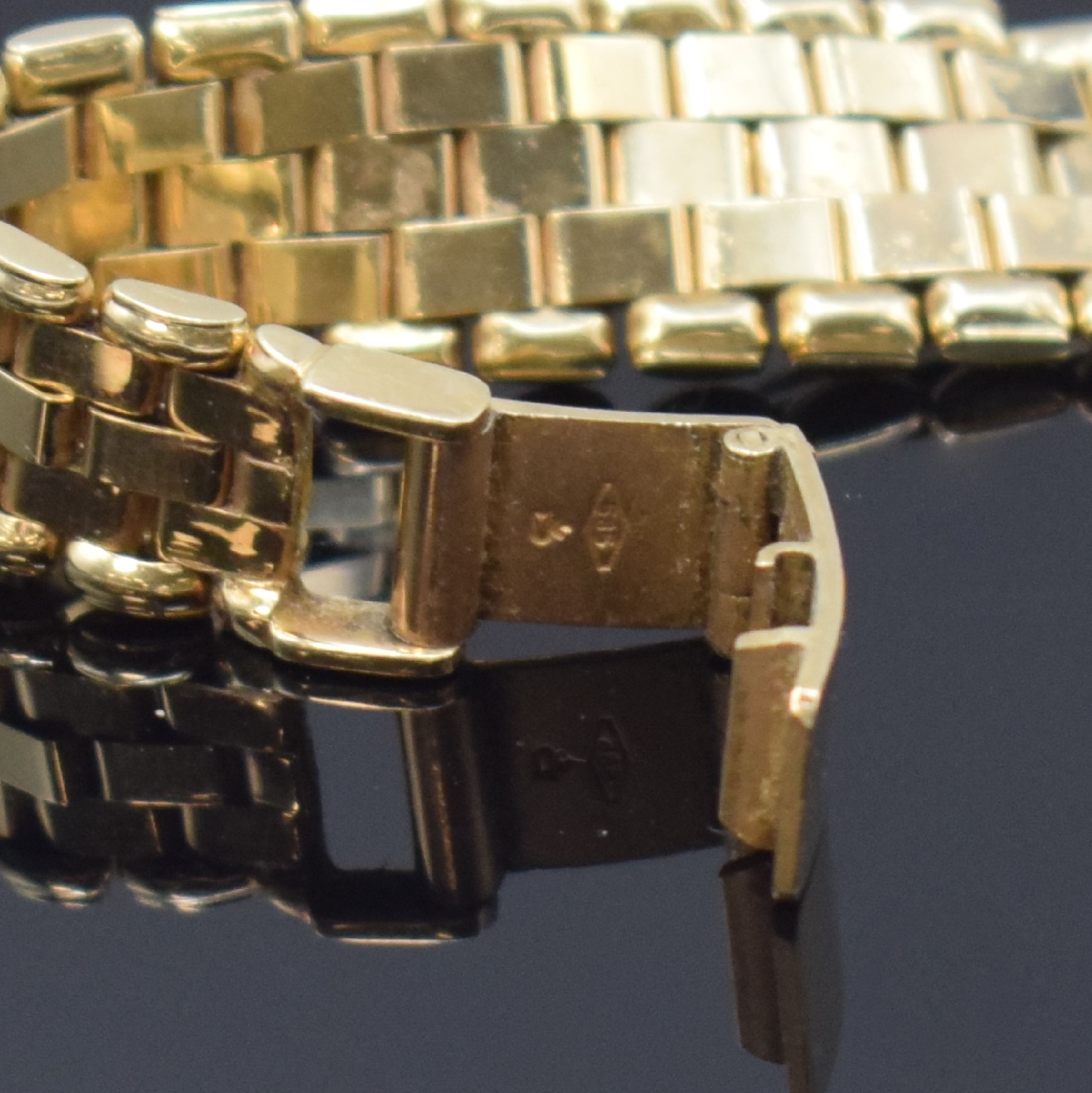 Detail b: LE BLANC Damenarmbanduhr in GG 585/000, Schweiz um 1985, quarz, 2-teil. Gehäuse, Boden aufgedr., Lünette m. Diamanten bes., gold. Zifferbl. m. ...