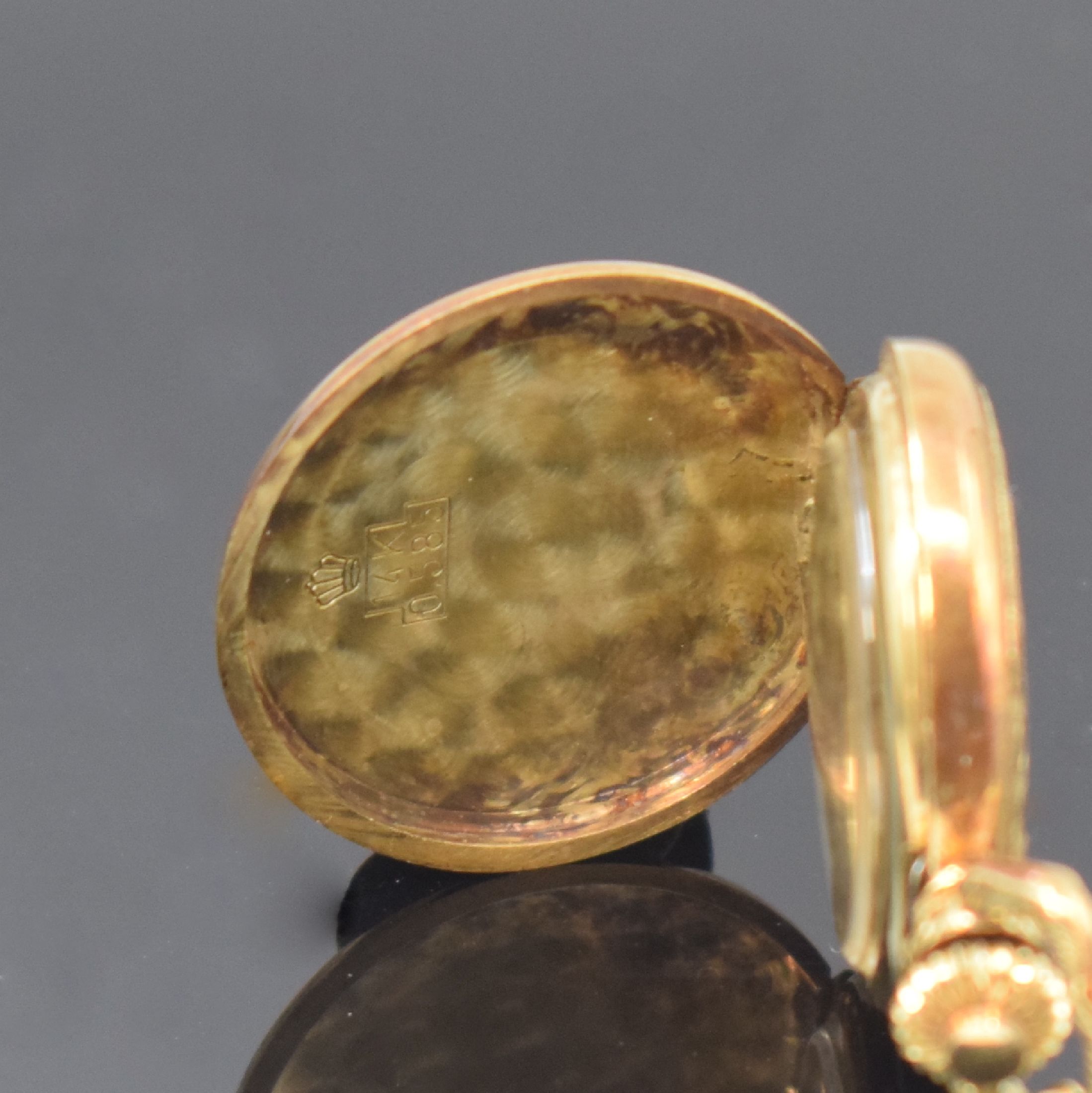 Detail a: AMARA Damentaschenuhr in GG 585/000 mit Goldkette, Schweiz um 1975, Handaufzug, gold. Zifferbl. m. röm. Zahlen, schwarze Zeiger, Kette in GG ...