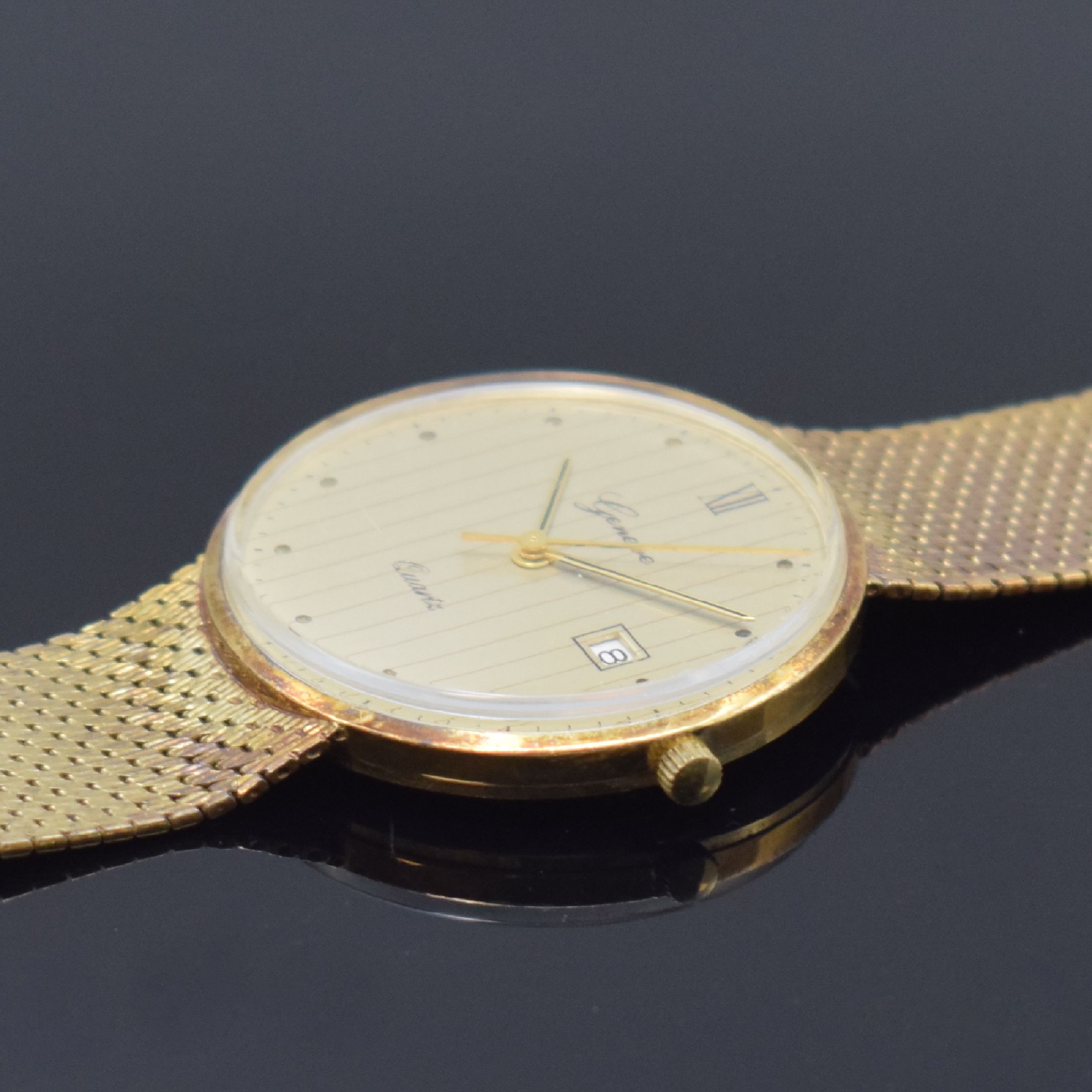 Detail c: GENEVE Herrenarmbanduhr in GG 585/000 mit Goldband, Schweiz um 1980, quarz, 2-teil. Geh., Boden aufgedr., gold. Zifferbl. u. Zeiger, Datum, D. ca. 34 ...