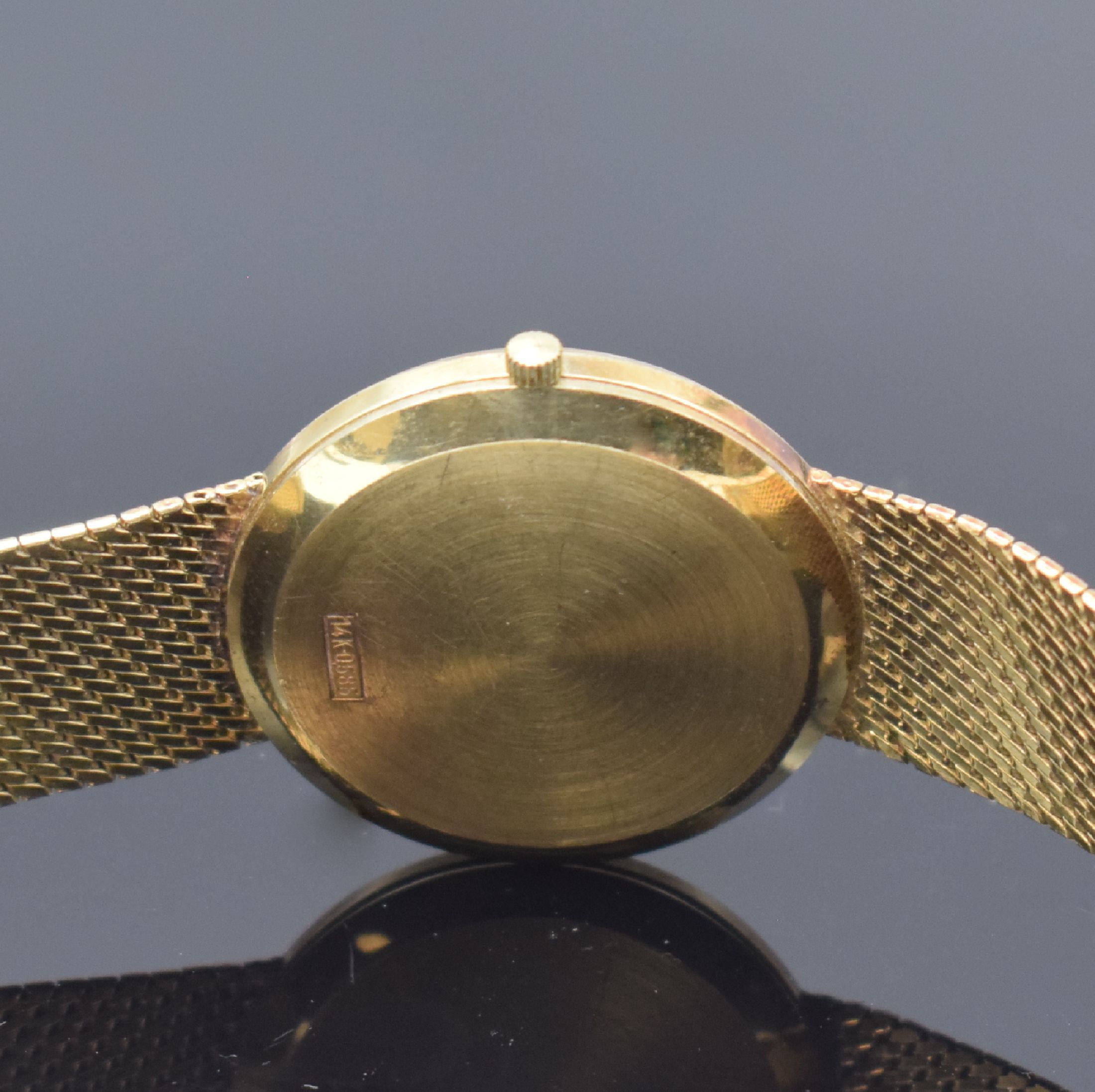 Detail d: GENEVE Herrenarmbanduhr in GG 585/000 mit Goldband, Schweiz um 1980, quarz, 2-teil. Geh., Boden aufgedr., gold. Zifferbl. u. Zeiger, Datum, D. ca. 34 ...