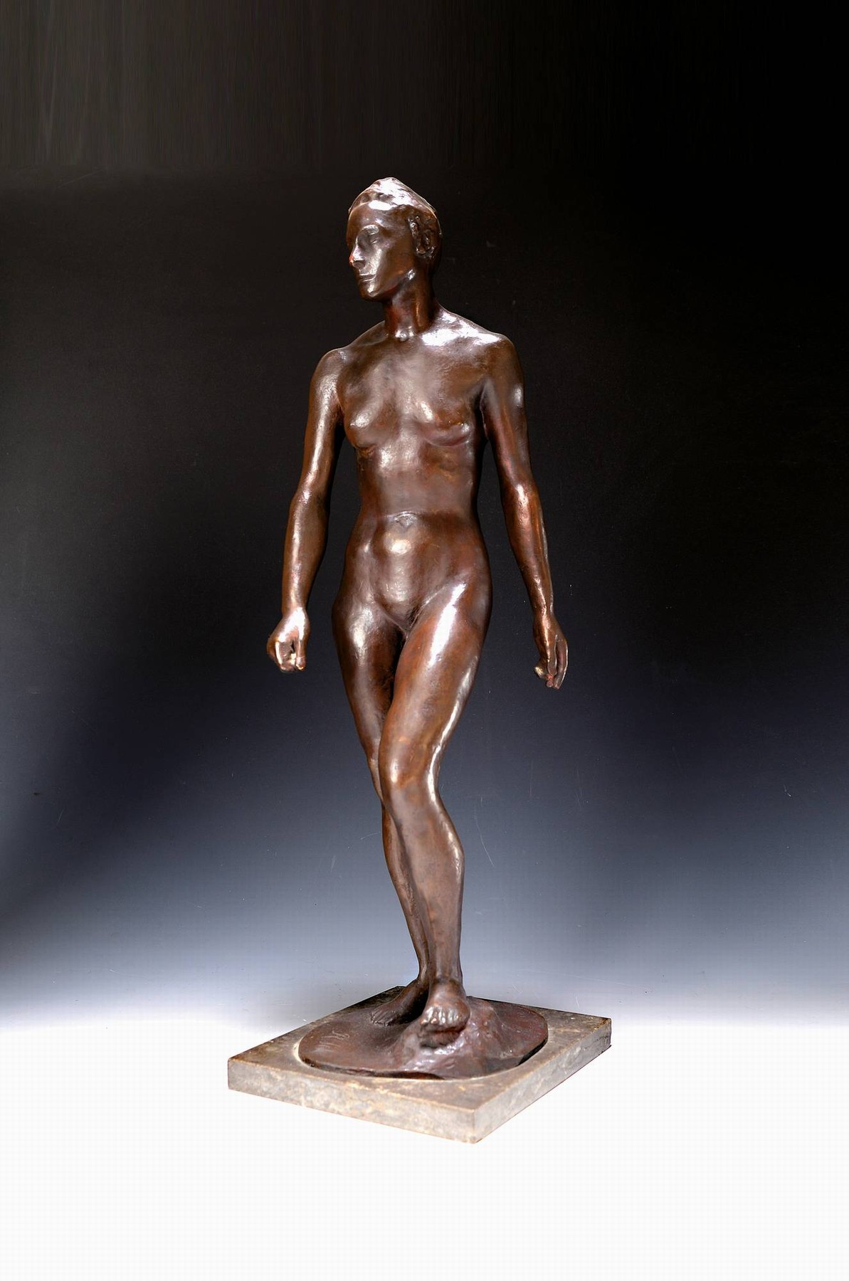 Detail d: Richard Scheibe, 1879 Chemnitz-1964 Berlin, Die Aufsteigende, Bronze von 1945, patiniert, Gießerstempel H. Noack Berlin-Friedenau, signiert R.Sch. ...