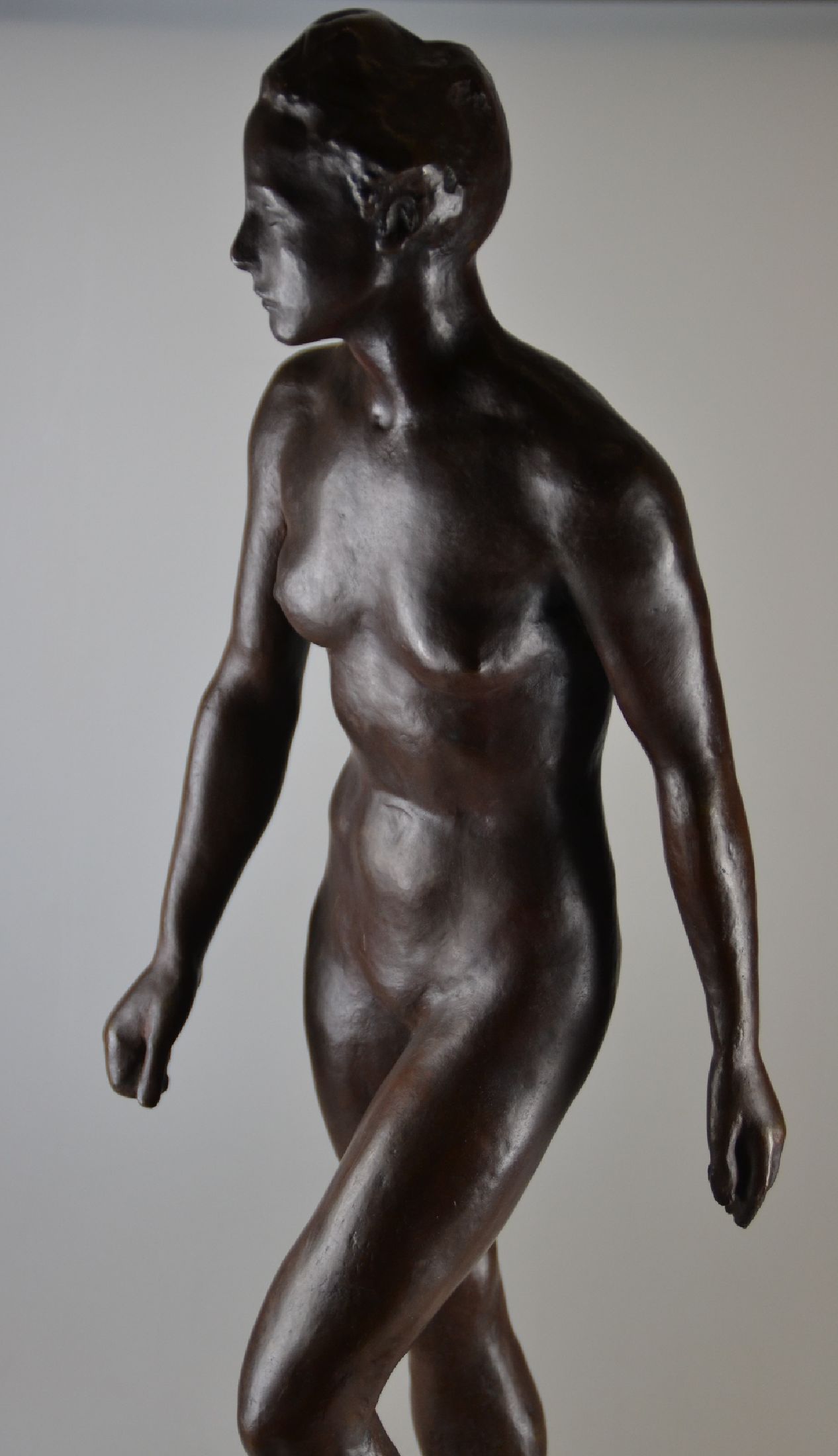 Detail n: Richard Scheibe, 1879 Chemnitz-1964 Berlin, Die Aufsteigende, Bronze von 1945, patiniert, Gießerstempel H. Noack Berlin-Friedenau, signiert R.Sch. ...