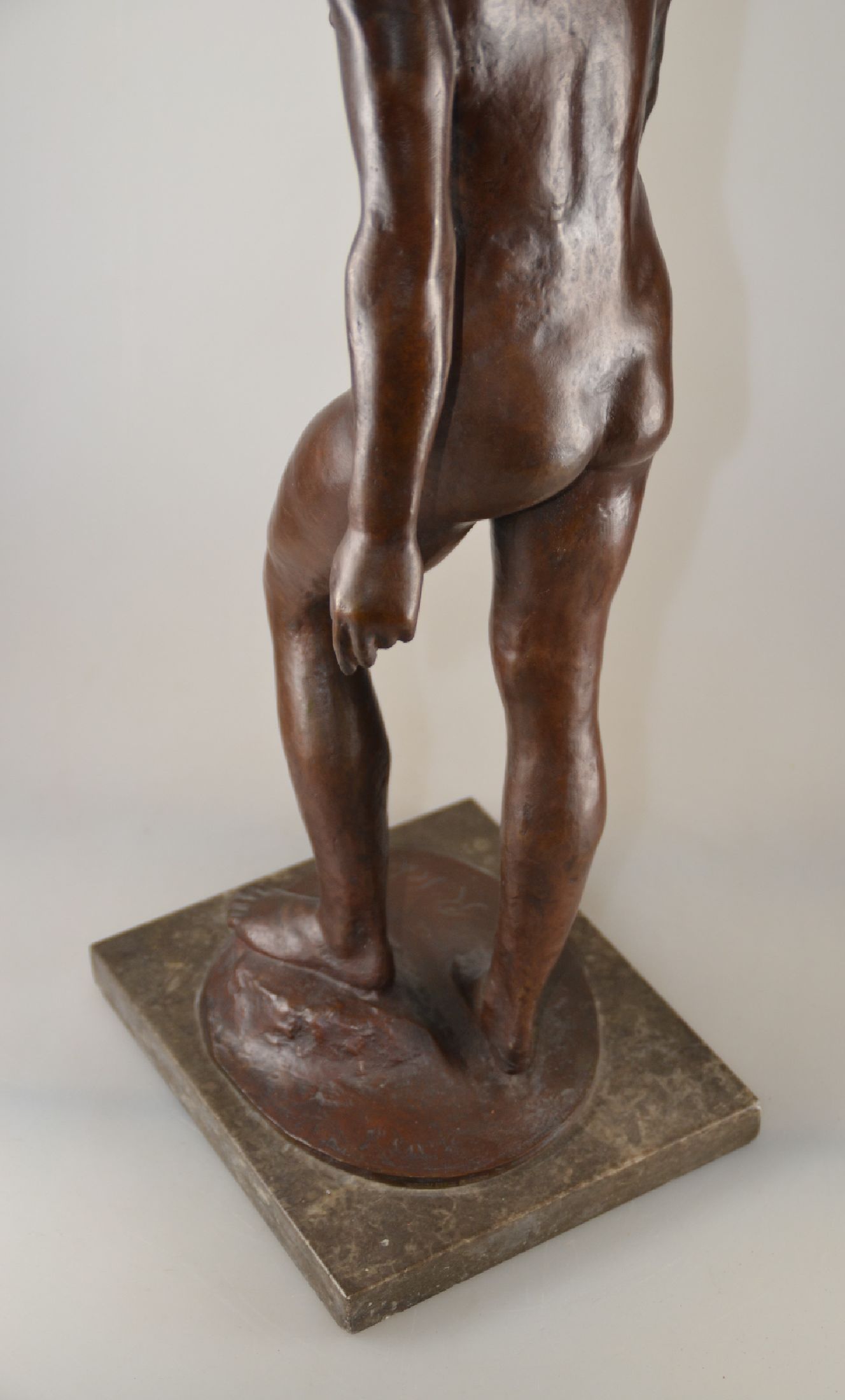 Detail o: Richard Scheibe, 1879 Chemnitz-1964 Berlin, Die Aufsteigende, Bronze von 1945, patiniert, Gießerstempel H. Noack Berlin-Friedenau, signiert R.Sch. ...