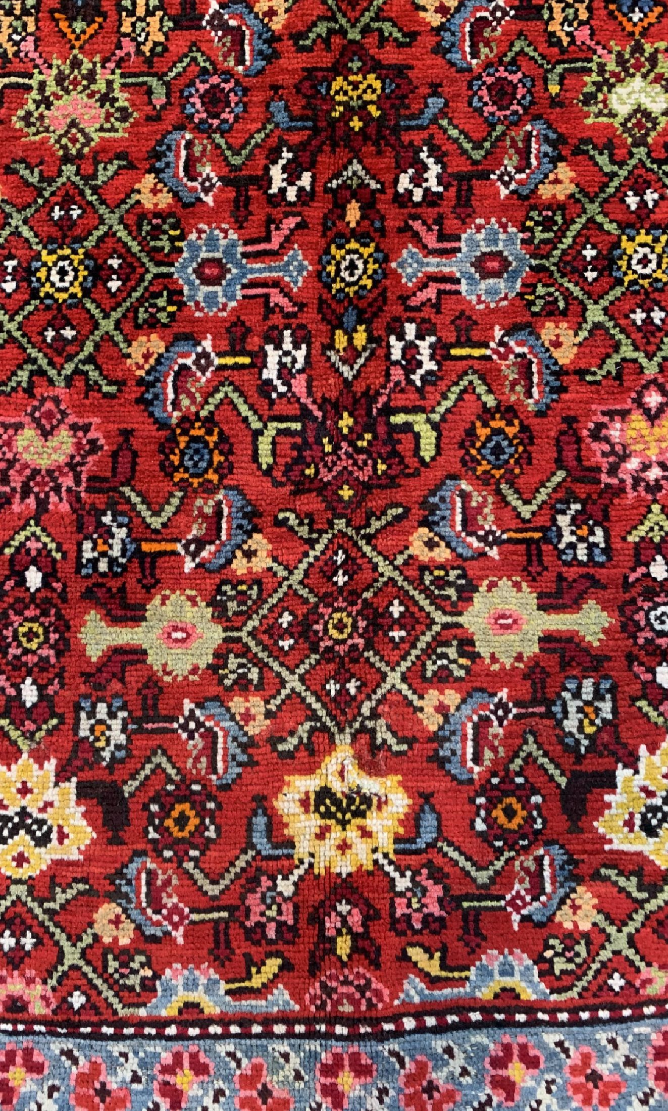 Detail b: Karabagh alt, Kaukasus, um 1930, Wolle auf Wolle, ca. 290 x 155 cm, EHZ: 2, (kleine Restaurierungen).