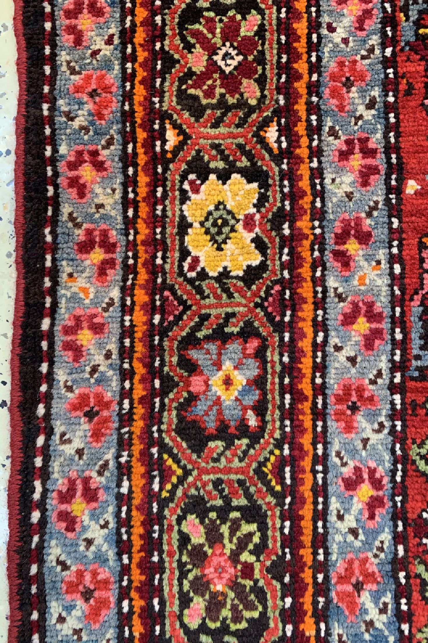 Detail c: Karabagh alt, Kaukasus, um 1930, Wolle auf Wolle, ca. 290 x 155 cm, EHZ: 2, (kleine Restaurierungen).