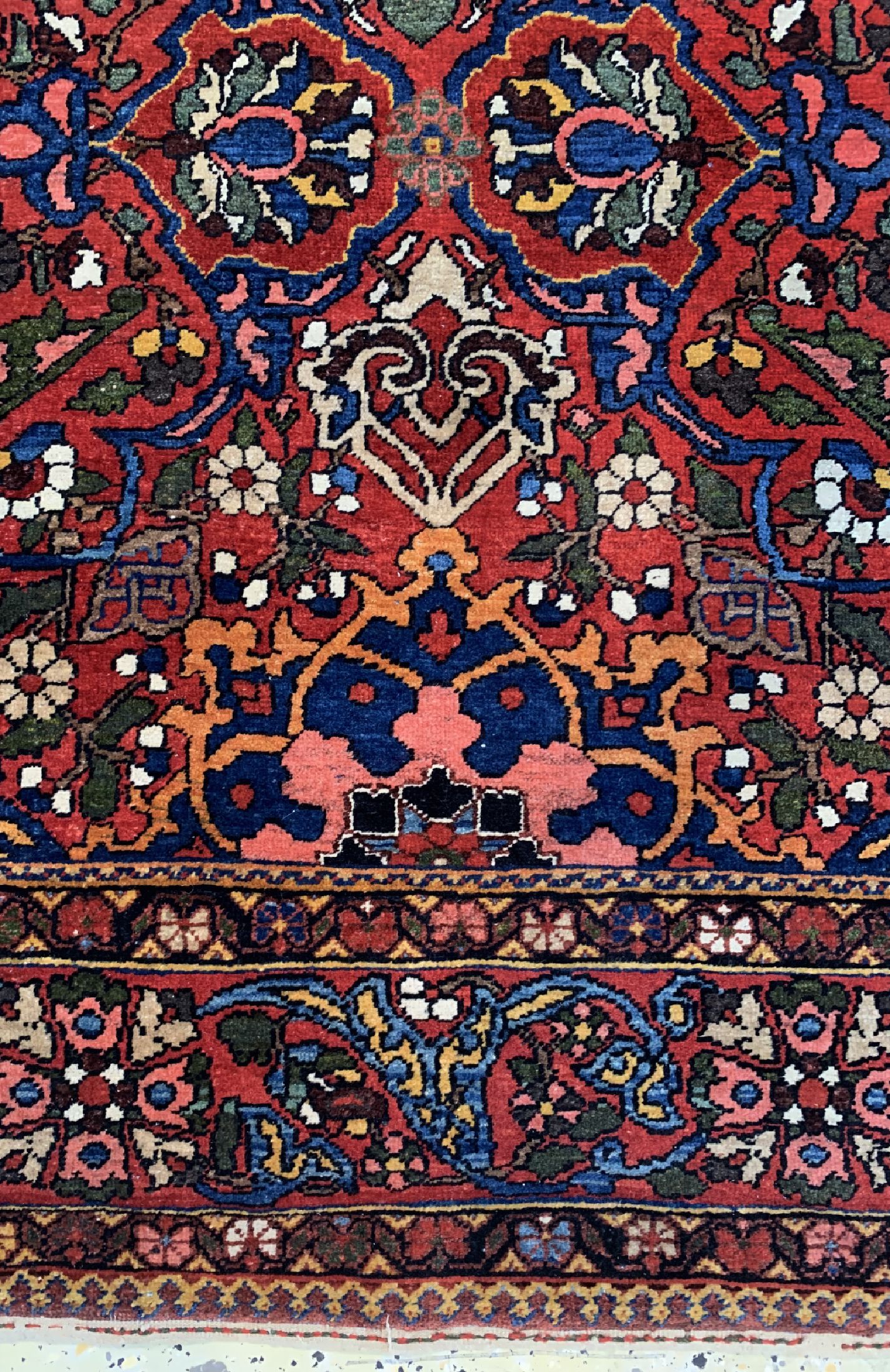 Detail b: Antiker Bachtiar, Persien, um 1910/1920, Wolle auf Baumwolle, ca. 225 x 145 cm, EHZ: 2-3