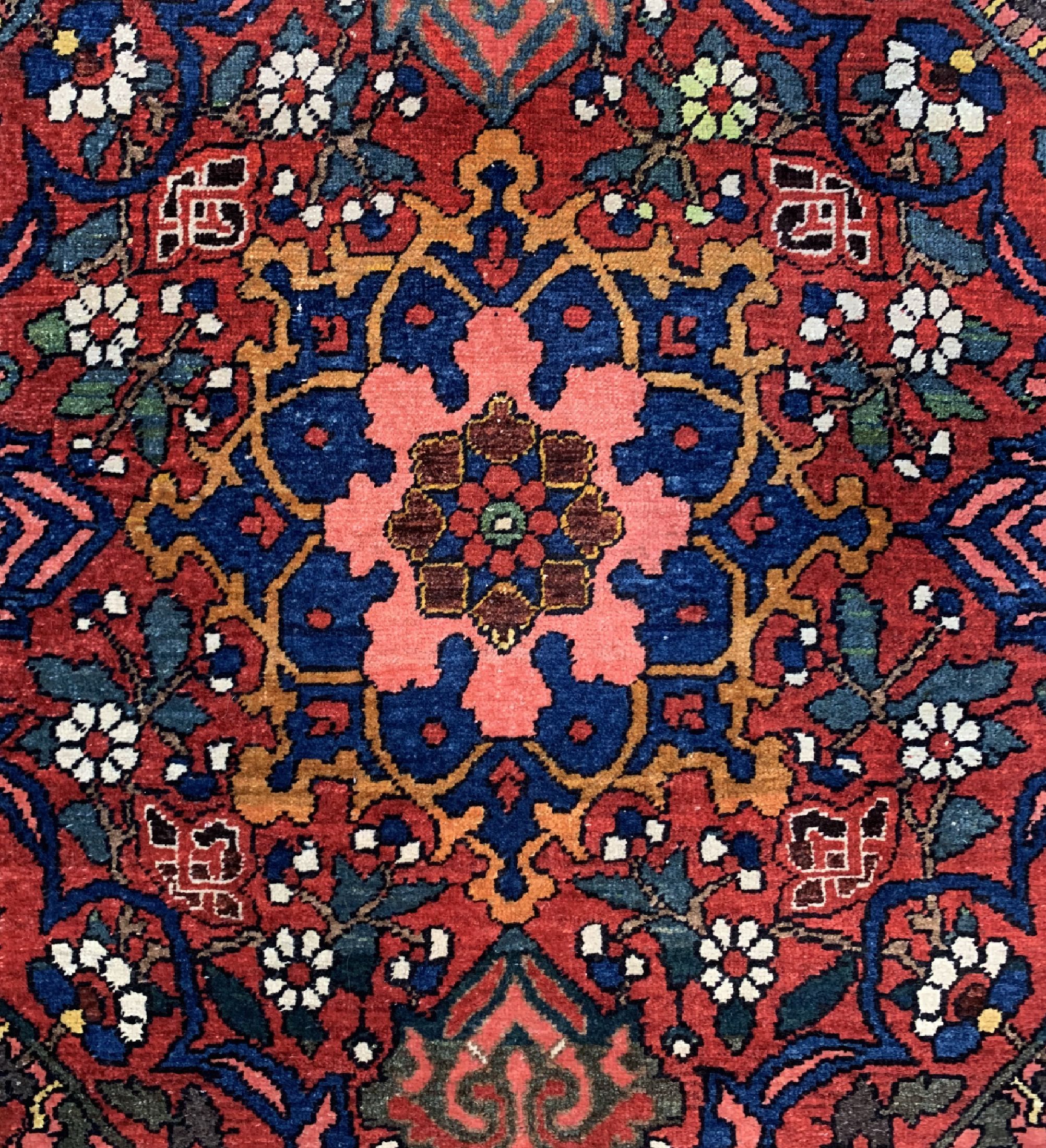 Detail c: Antiker Bachtiar, Persien, um 1910/1920, Wolle auf Baumwolle, ca. 225 x 145 cm, EHZ: 2-3
