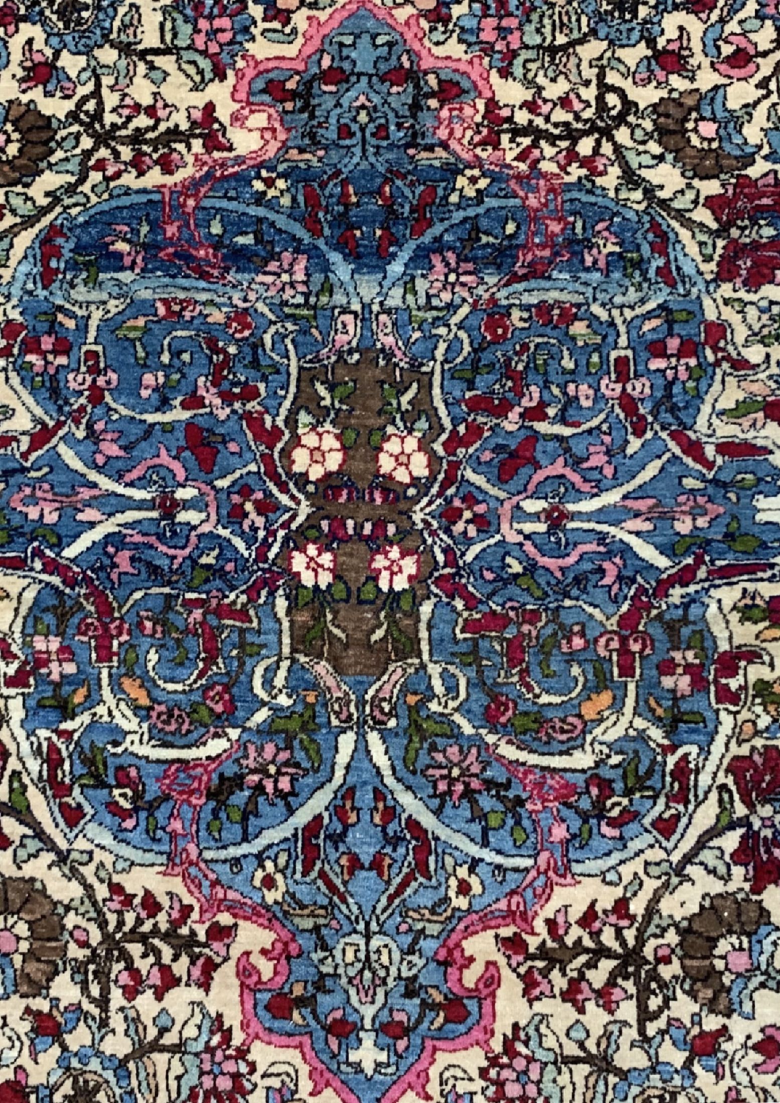Detail c: Antiker Esfahan, Persien, um 1900, Wolle auf Baumwolle, ca. 212 x 145 cm, EHZ:2 (kleine Flecken).